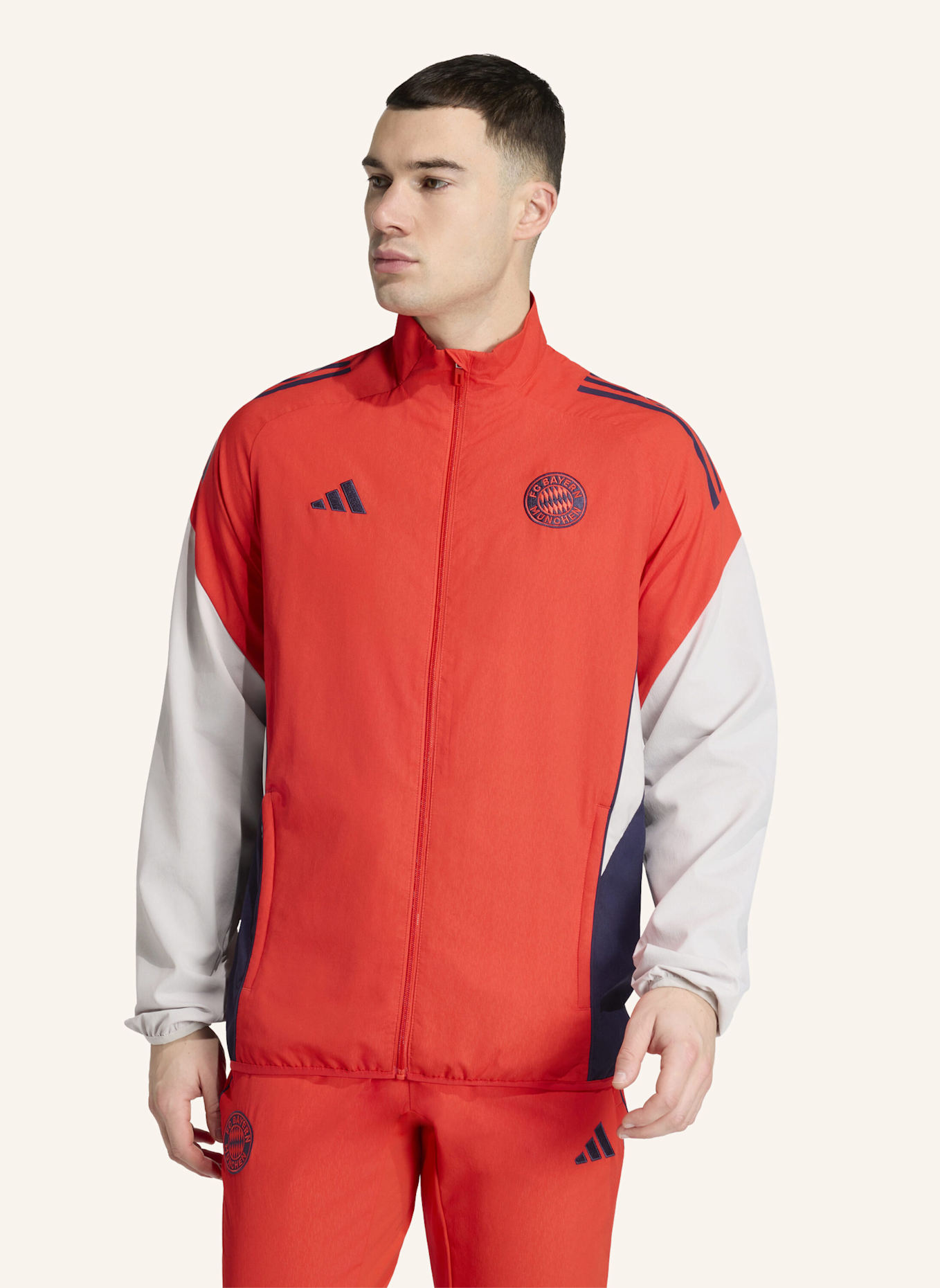 adidas FC BAYERN TIRO 25 PRÄSENTATIONSJACKE: ROT