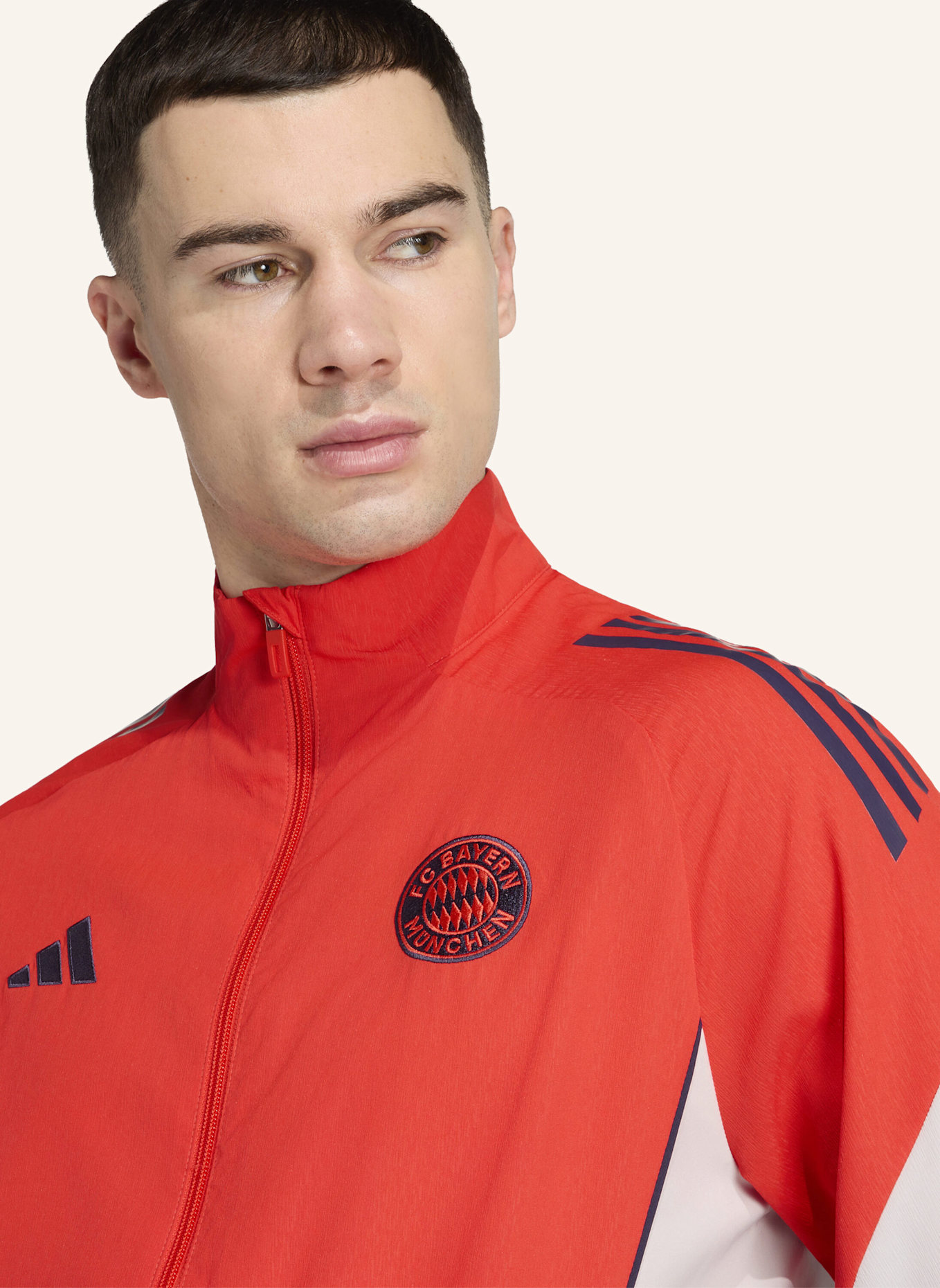 adidas FC BAYERN TIRO 25 PRÄSENTATIONSJACKE: ROT