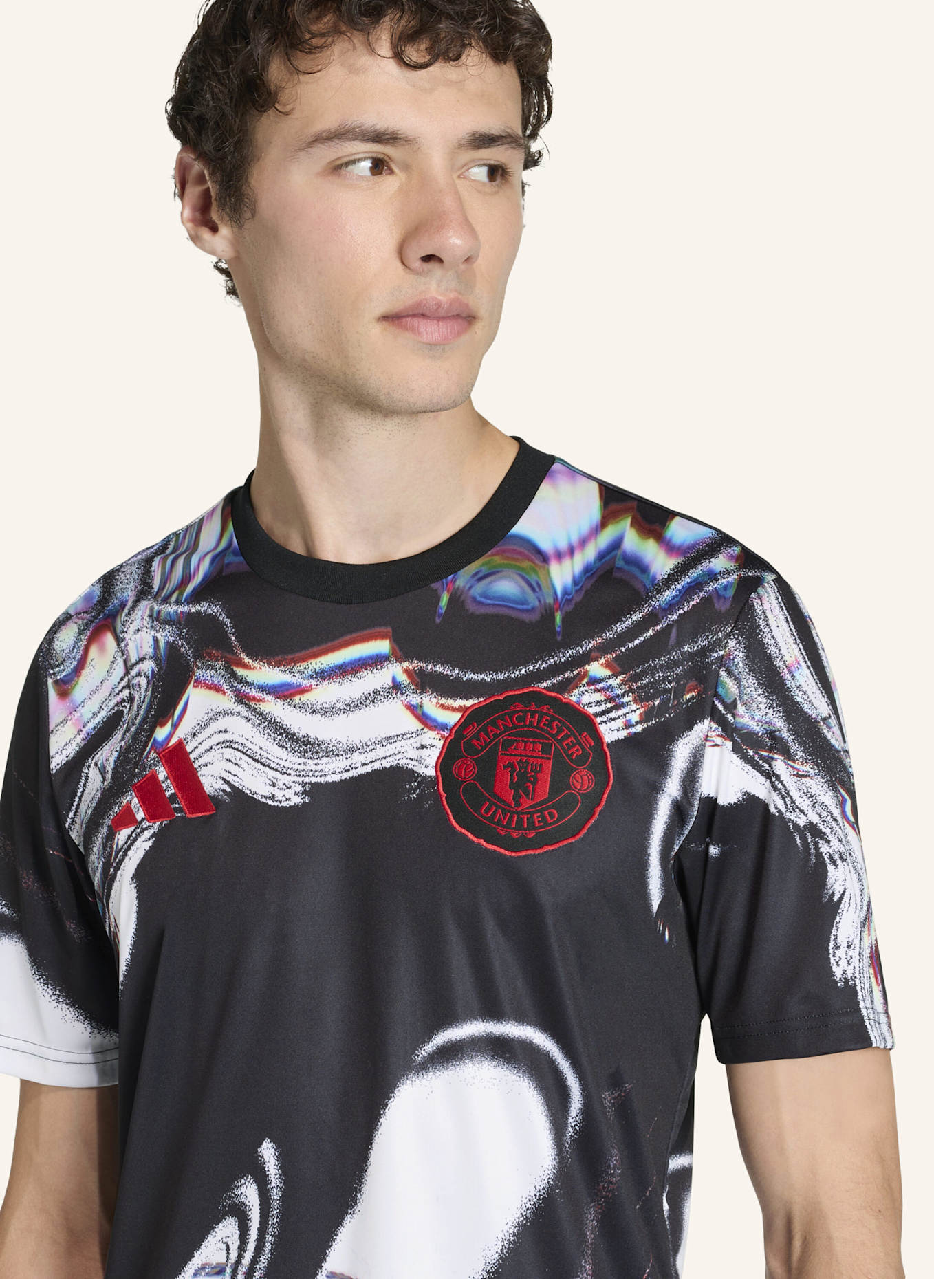 adidas MANCHESTER UNITED 25/26 PRE MATCH TRIKOT: SCHWARZ/ WEISS/ ROT