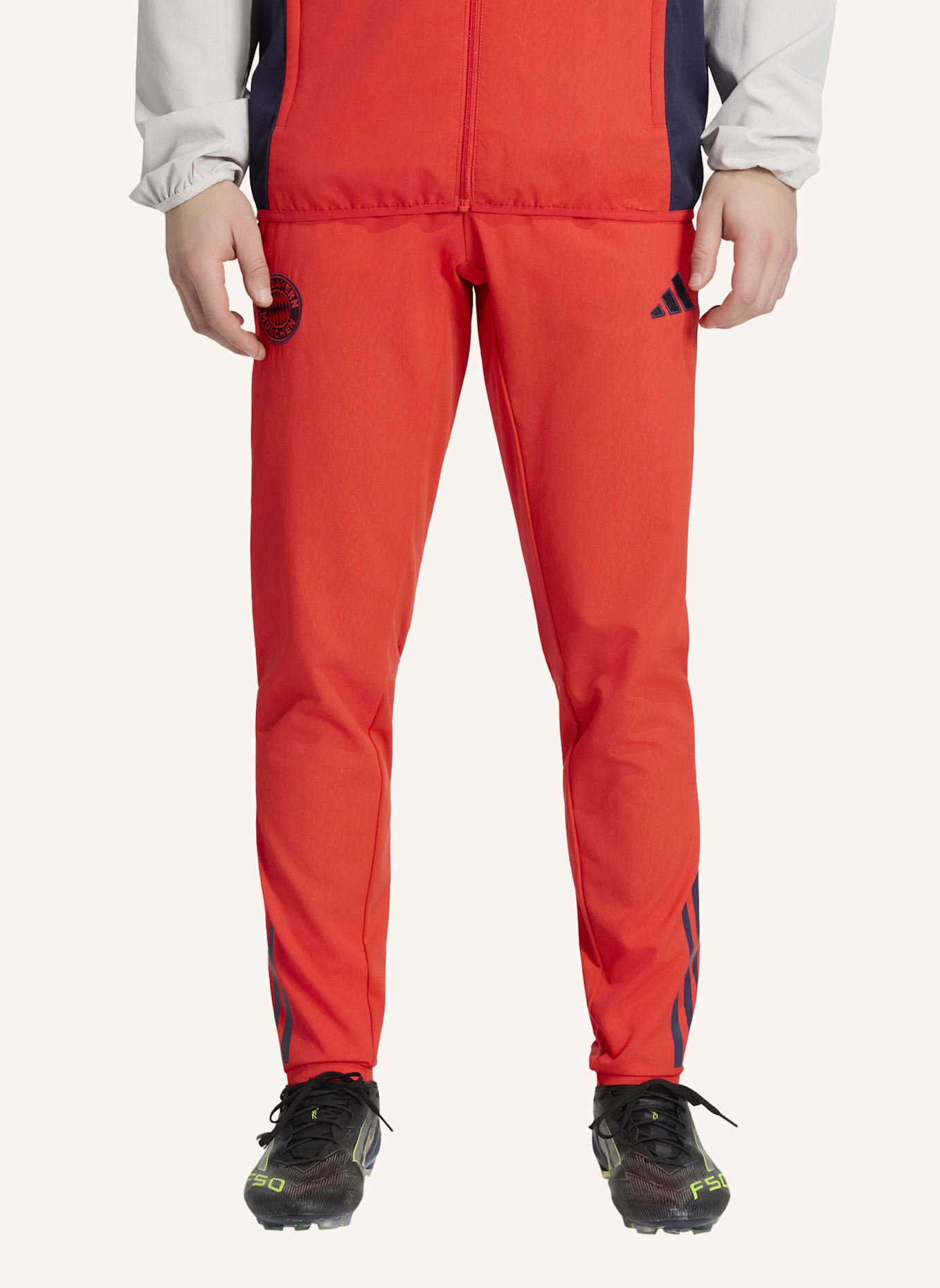 adidas FC BAYERN MÜNCHEN 2025/2026 TIRO25 COMPETITION PRÄSENTATIONSHOSE: ROT