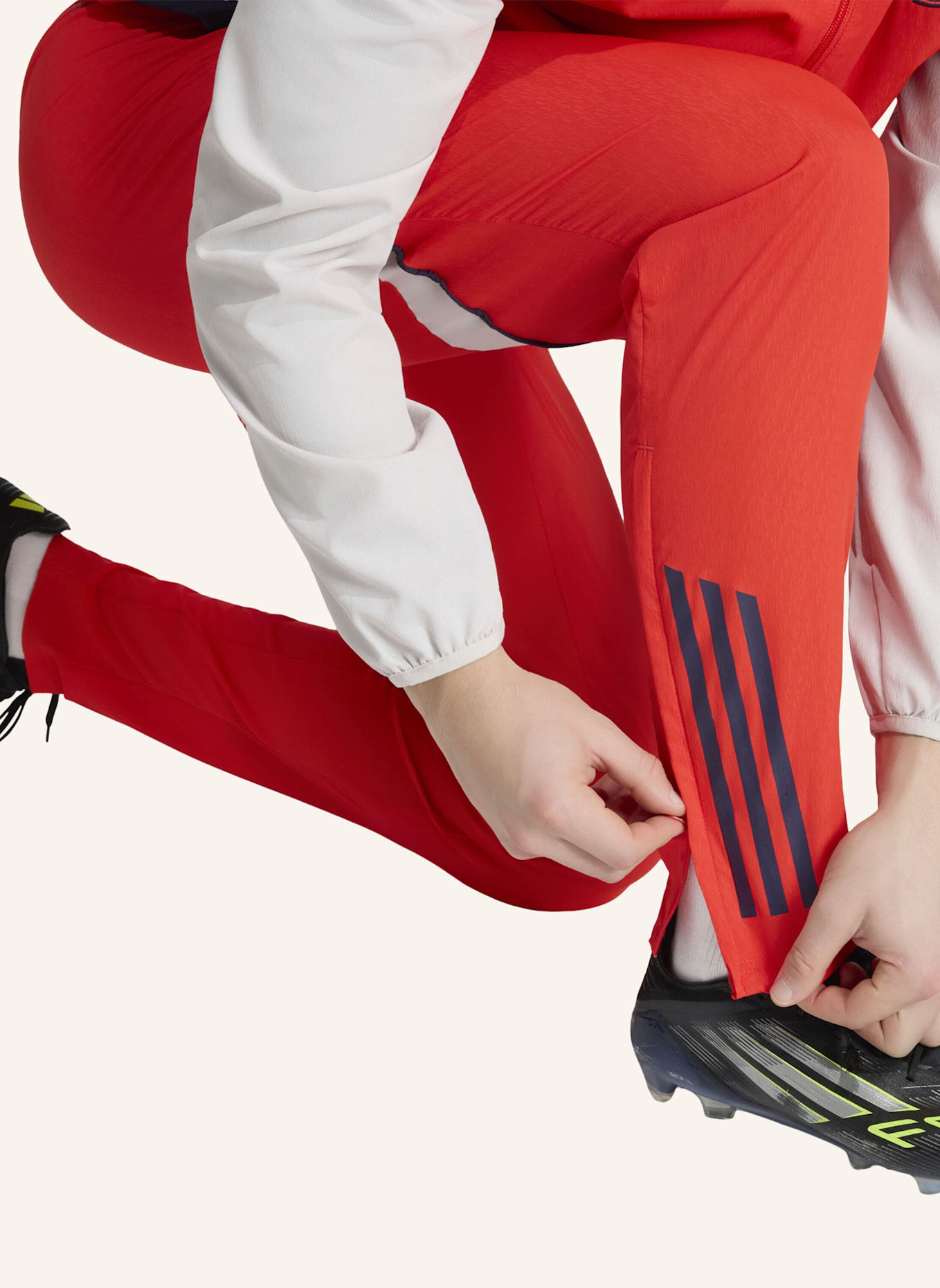 adidas FC BAYERN MÜNCHEN 2025/2026 TIRO25 COMPETITION PRÄSENTATIONSHOSE: ROT