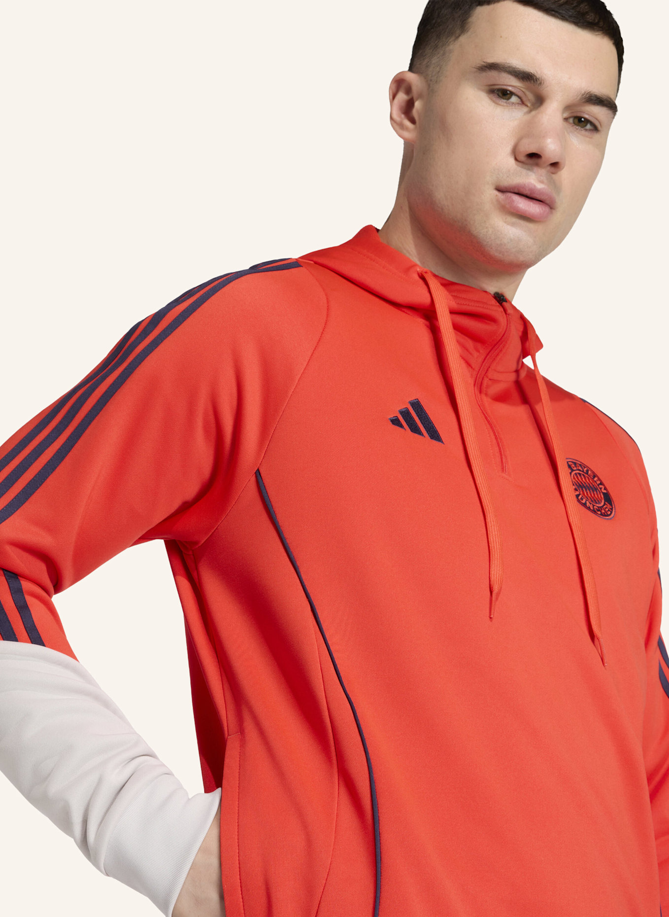 adidas FC BAYERN 25/26 SWEAT HOODIE: ROT