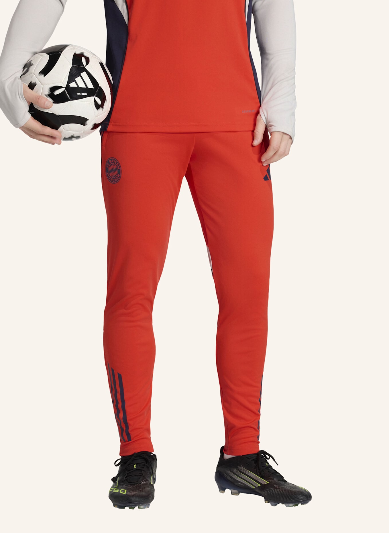 adidas FC BAYERN MÜNCHEN 2025/2026 TIRO25 COMPETITION TRAININGSHOSE: ROT