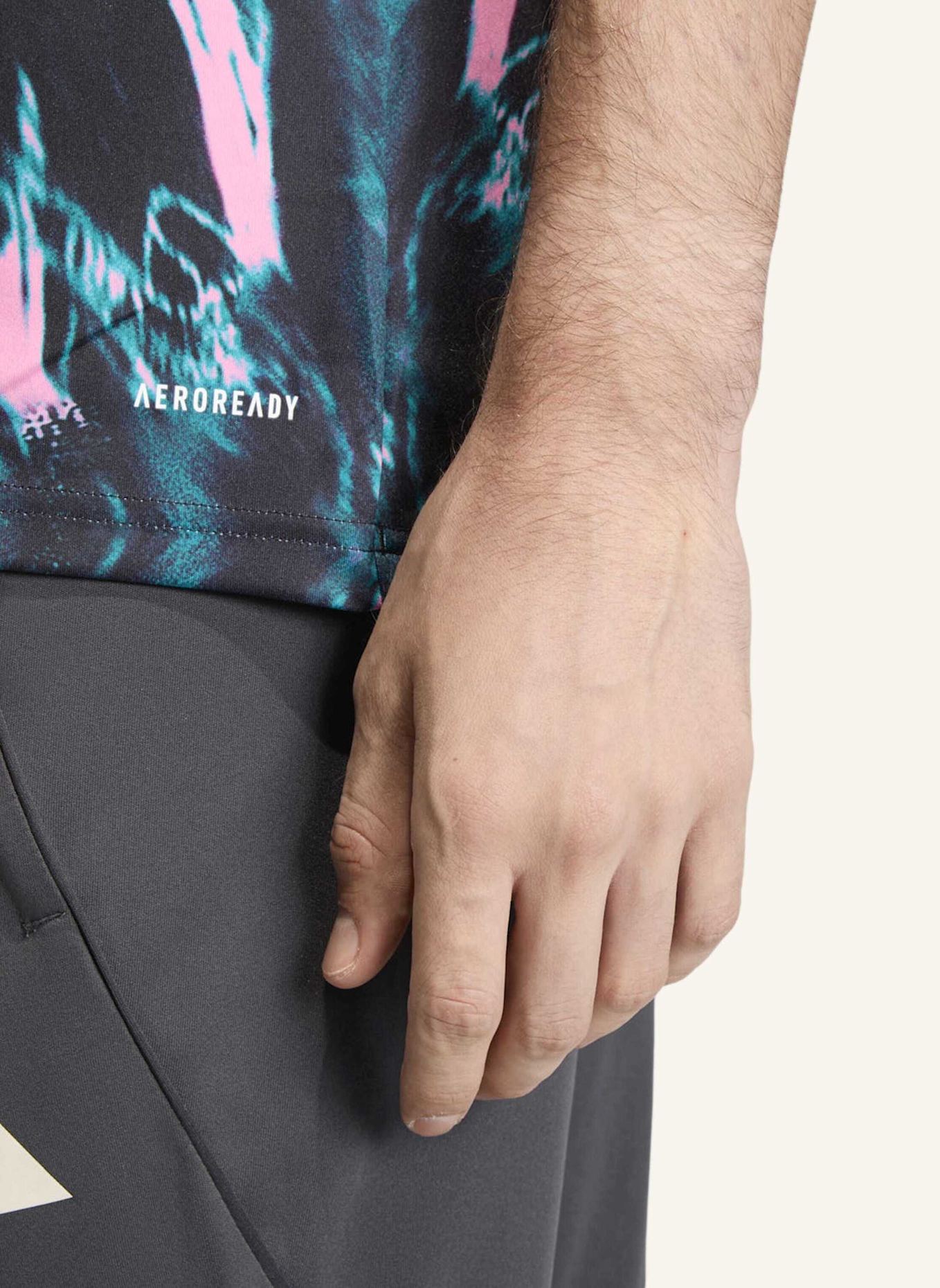 adidas LIVERPOOL FC 25/26 PRE-MATCH TRIKOT: SCHWARZ/ GRÜN/ PINK