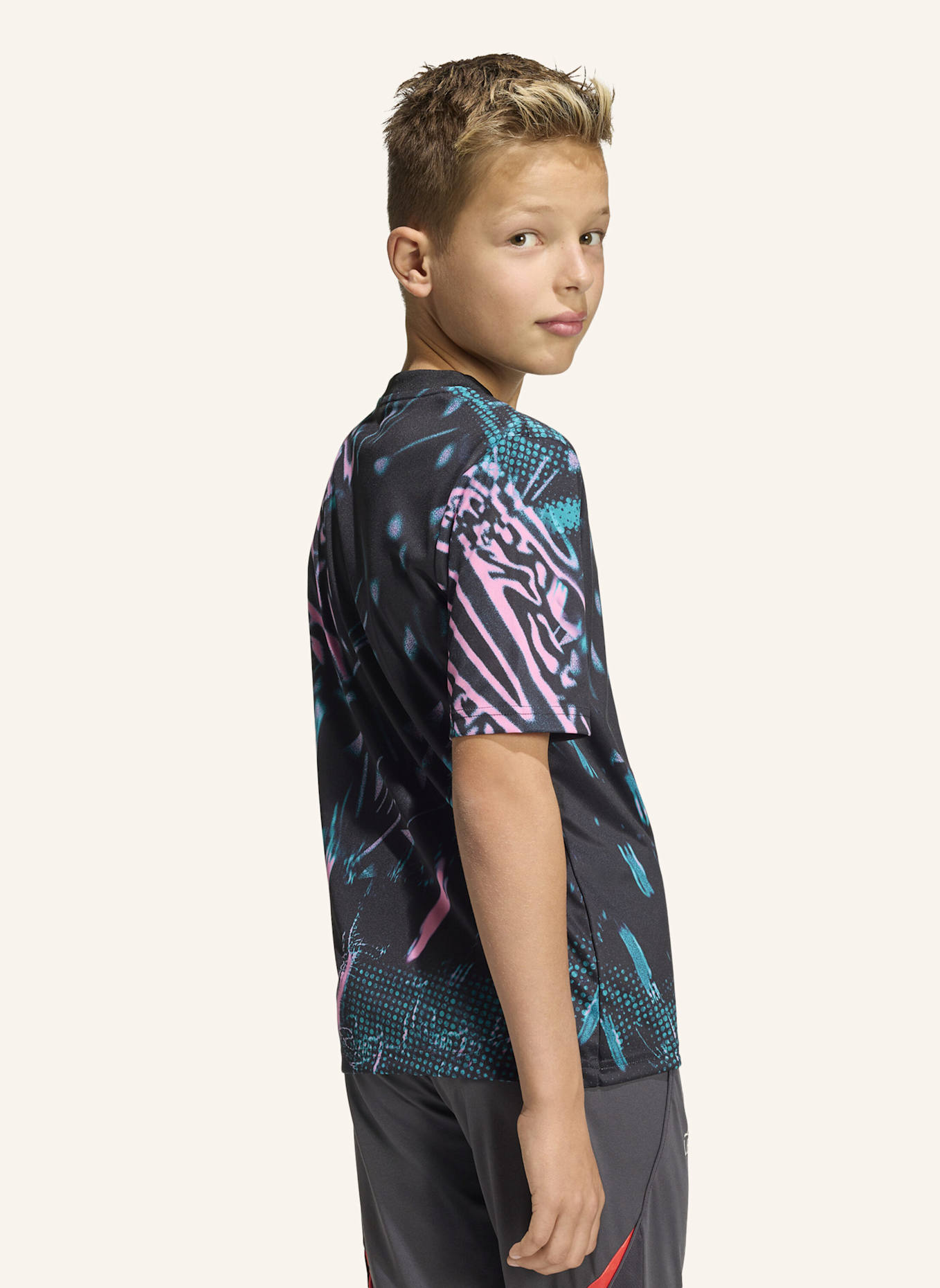 adidas LIVERPOOL FC 25/26 KIDS PRE-MATCH SHIRT: SCHWARZ/ GRÜN/ PINK