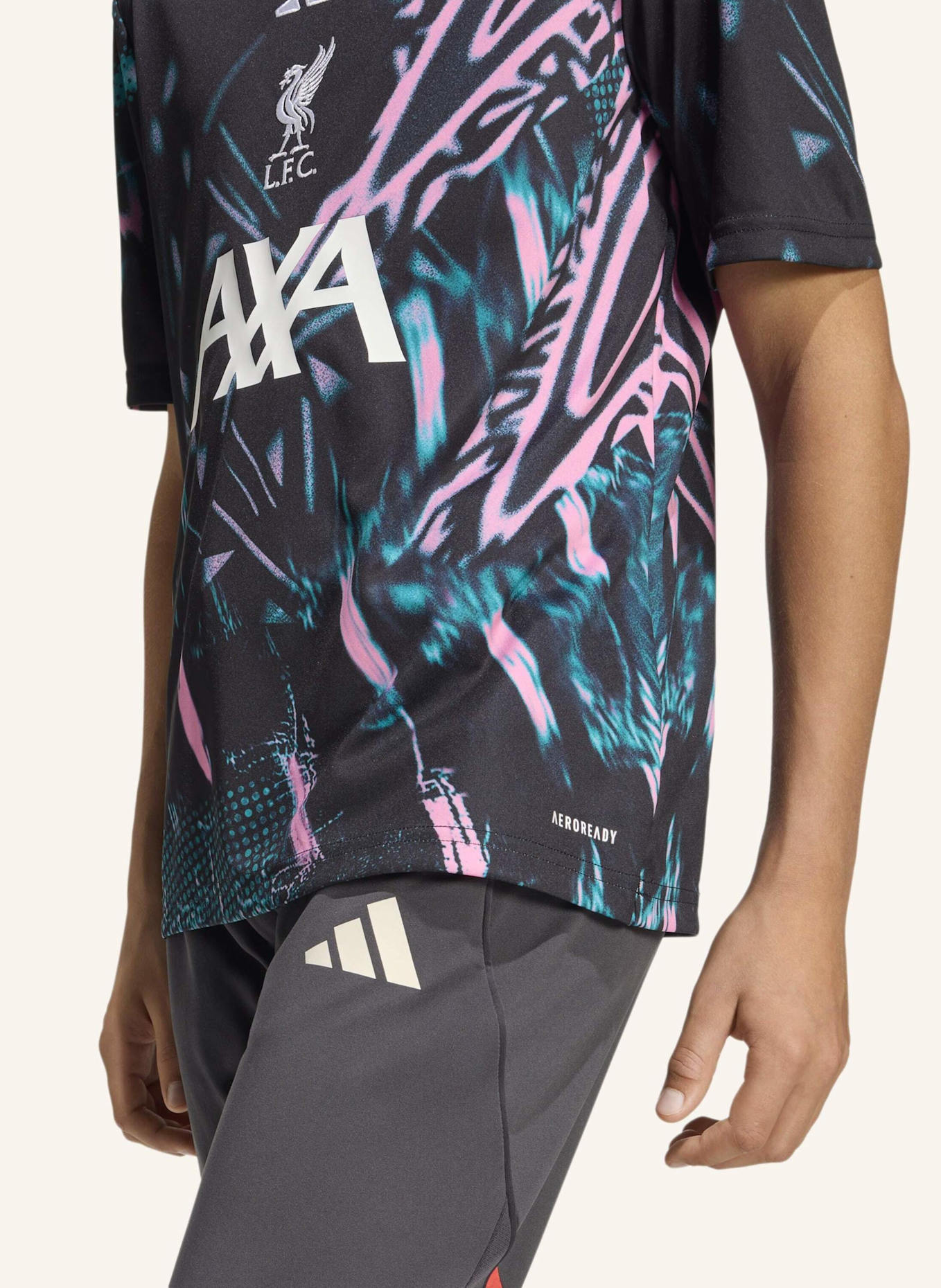 adidas LIVERPOOL FC 25/26 KIDS PRE-MATCH SHIRT: SCHWARZ/ GRÜN/ PINK