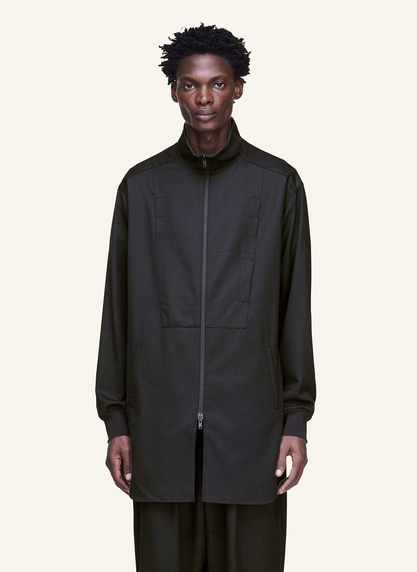 Y-3 Y-3 LANGE TRAININGSJACKE AUS VEREDELTER WOLLE: SCHWARZ