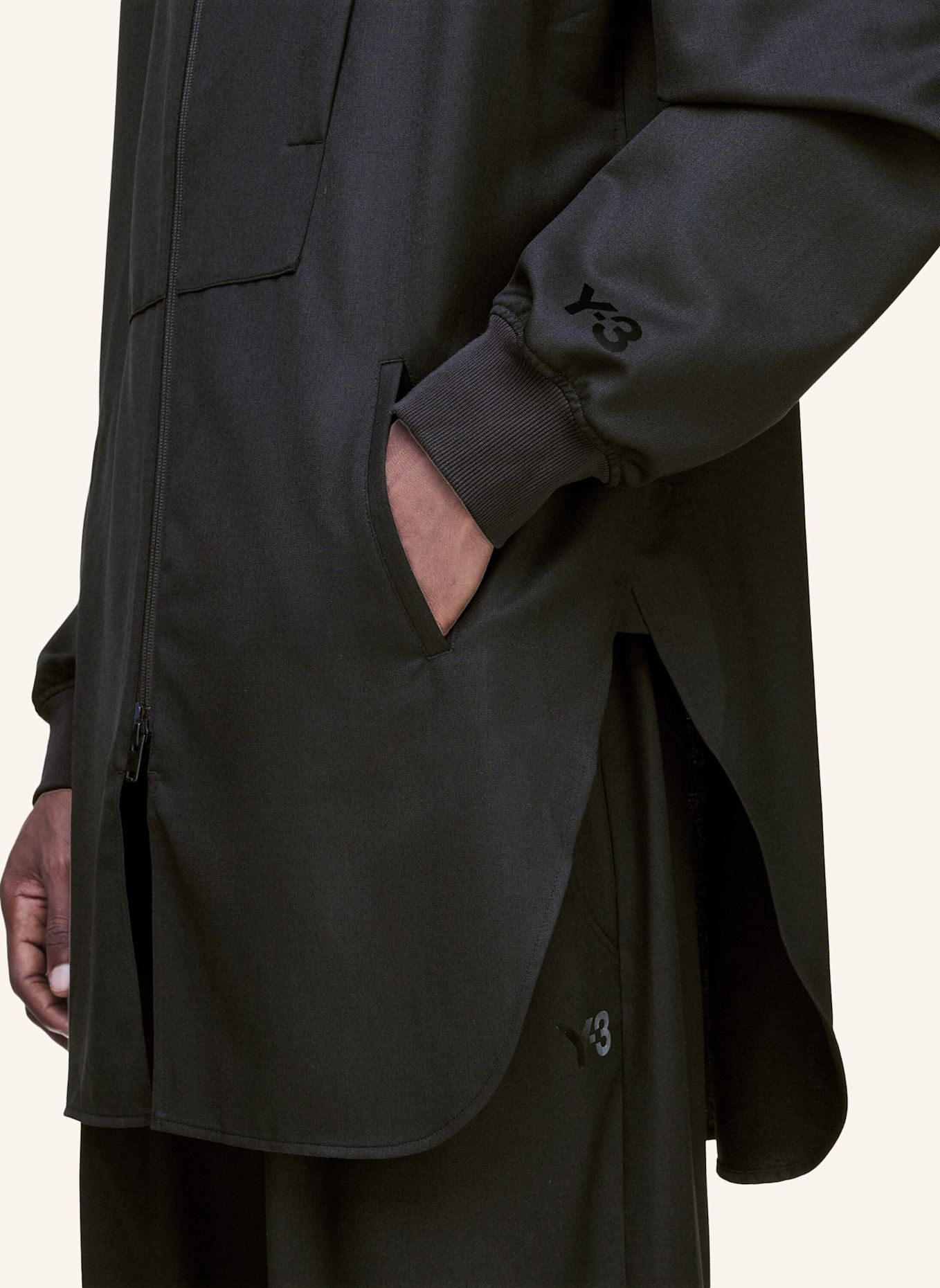 Y-3 Y-3 LANGE TRAININGSJACKE AUS VEREDELTER WOLLE: SCHWARZ