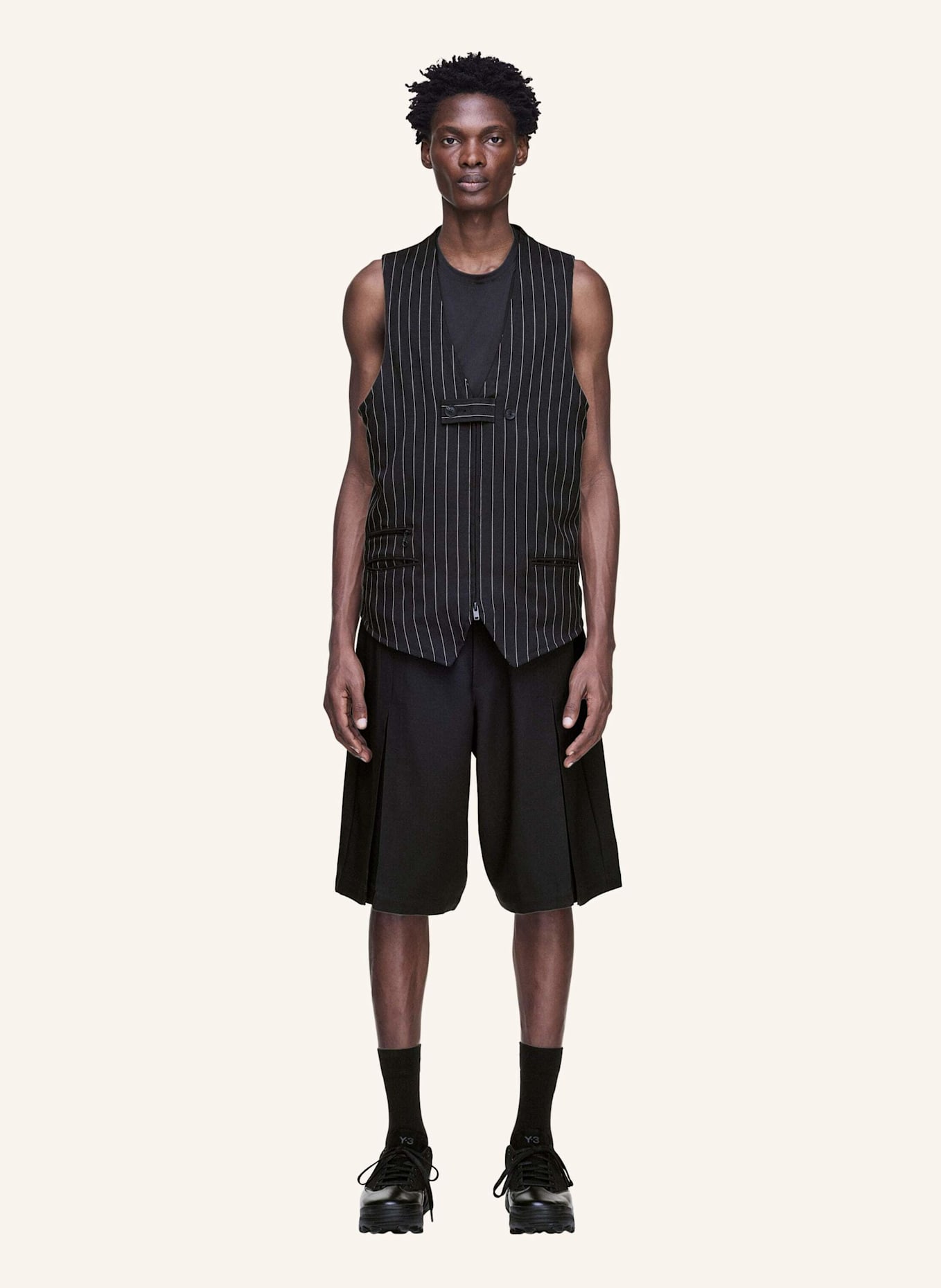 Y-3 Y-3 SPORT UNIFORM SHORTS MIT FALTEN: SCHWARZ