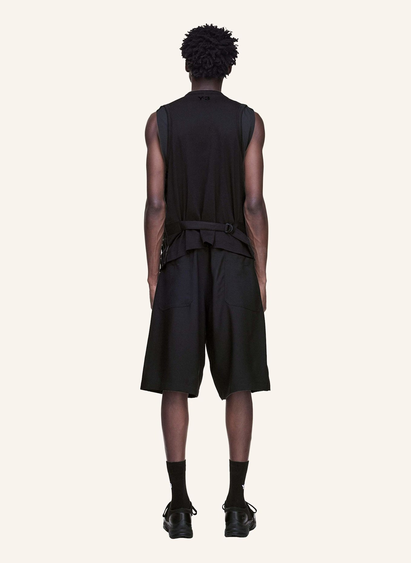 Y-3 Y-3 SPORT UNIFORM SHORTS MIT FALTEN: SCHWARZ