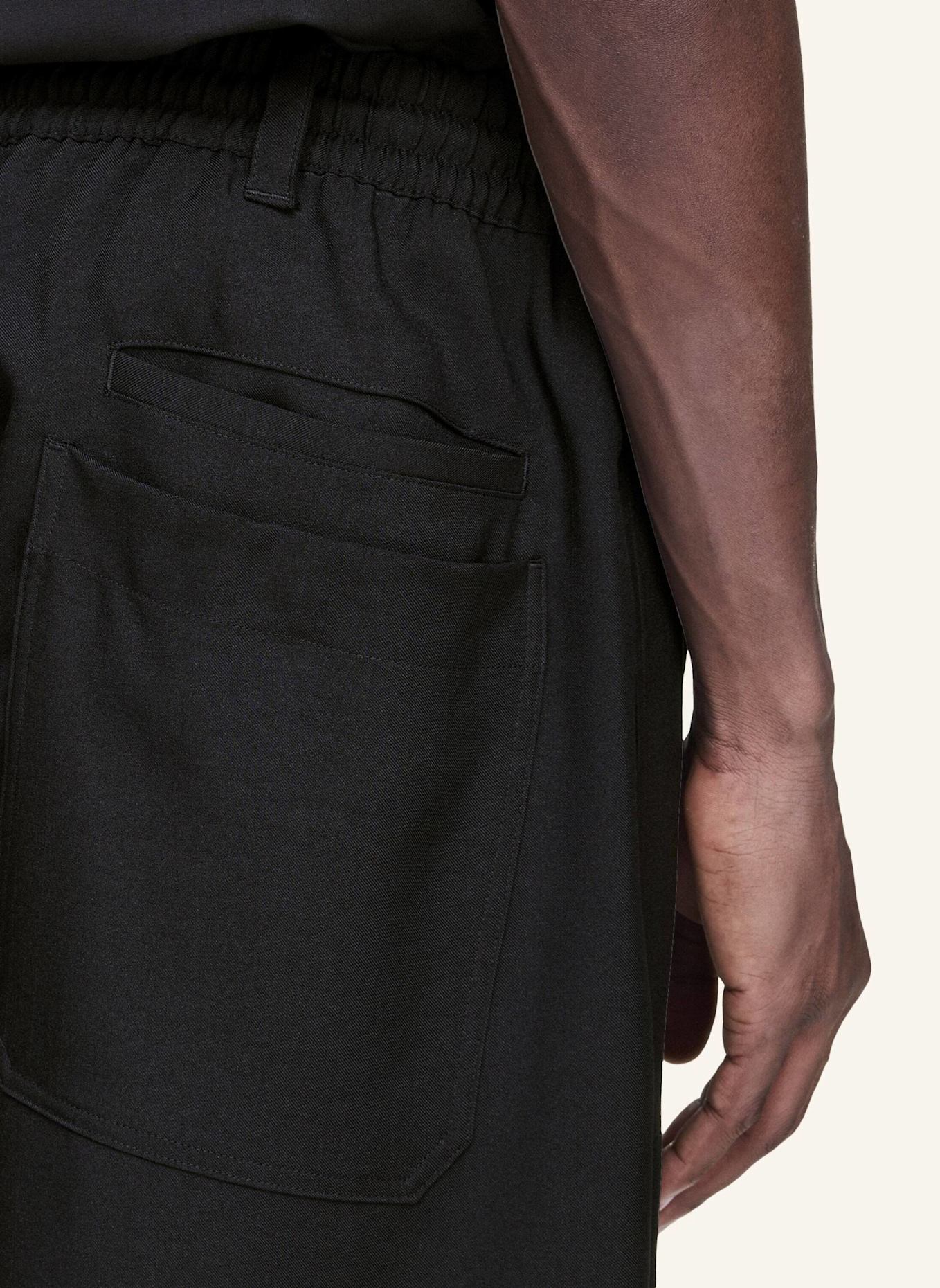 Y-3 Y-3 SPORT UNIFORM SHORTS MIT FALTEN: SCHWARZ