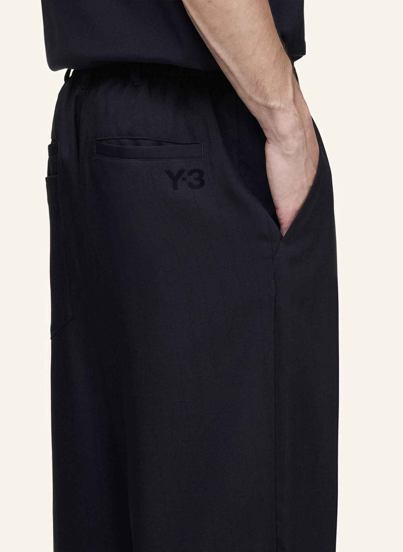 Y-3 Y-3 SPORT UNIFORM TRAININGSHOSE MIT NADELSTREIFEN: SCHWARZ
