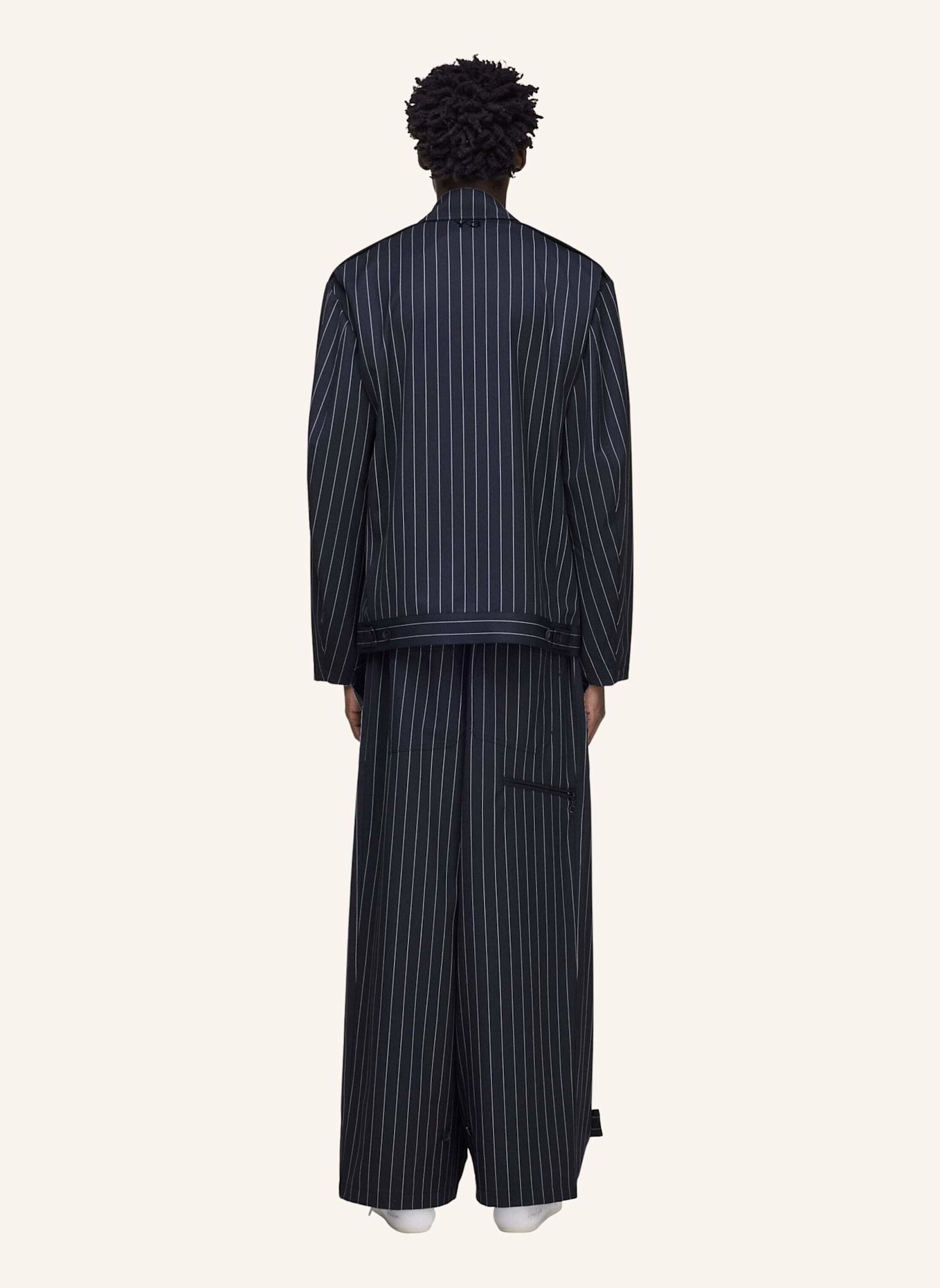 Y-3 Y-3 HOSE MIT NADELSTREIFEN UND WEITEM BEIN AUS VEREDELTER WOLLE: SCHWARZ/ CREME