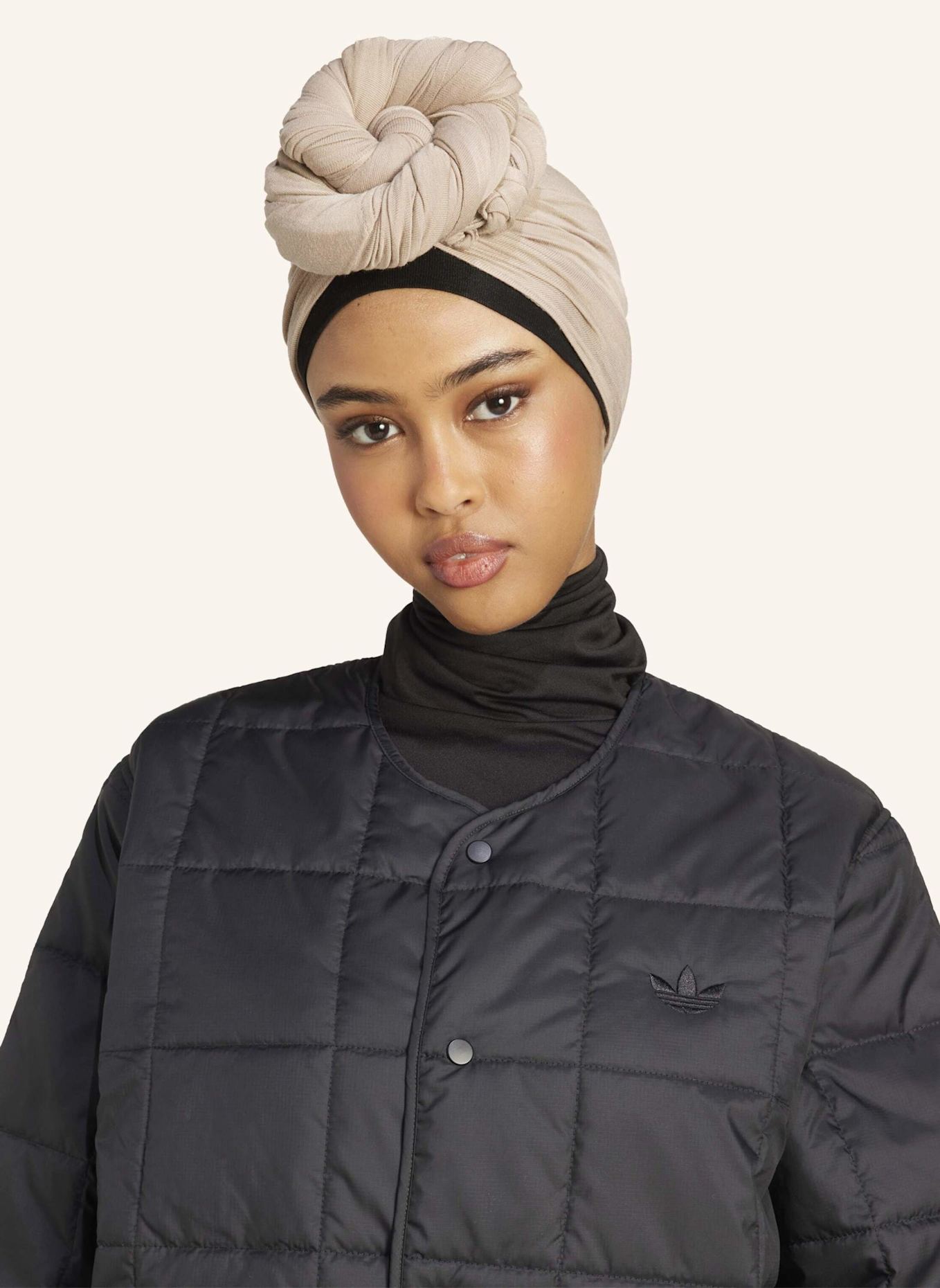 adidas Originals ESSENTIALS GESTEPPTE INNENJACKE: SCHWARZ