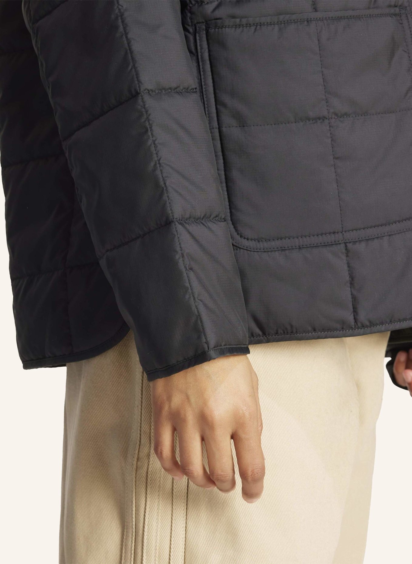 adidas Originals ESSENTIALS GESTEPPTE INNENJACKE: SCHWARZ