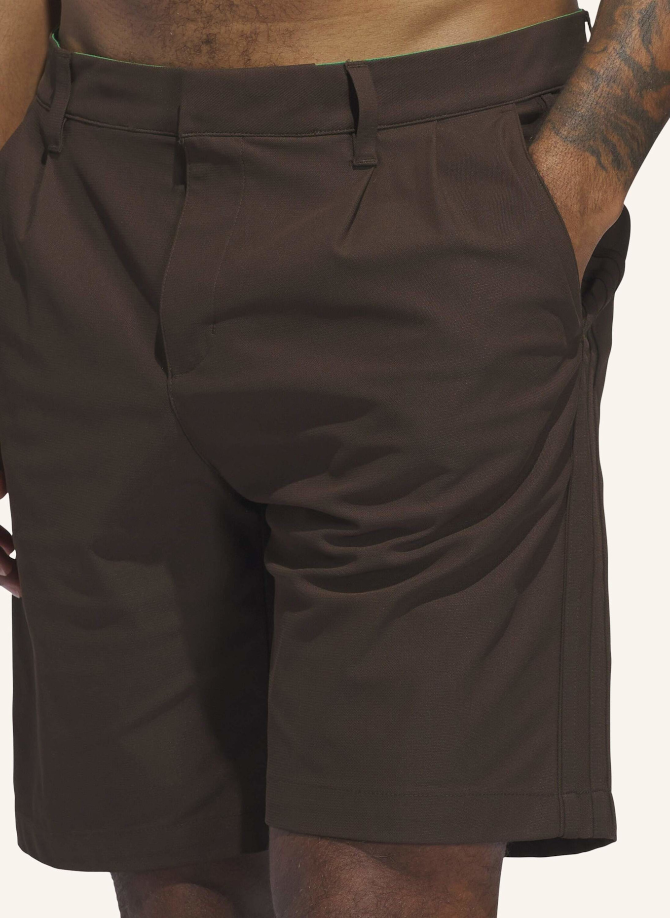 adidas ORIGINALS TWISTKNIT PLISSIERTE SHORTS: BRAUN