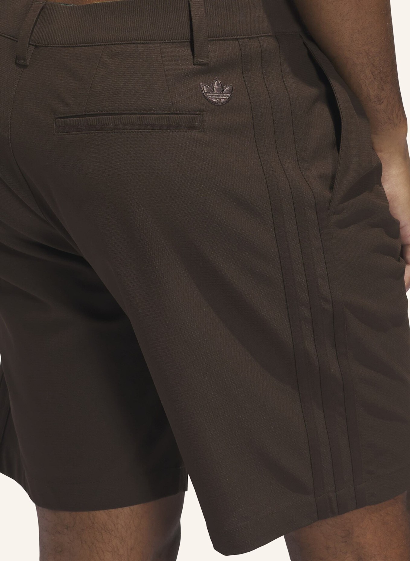 adidas ORIGINALS TWISTKNIT PLISSIERTE SHORTS: BRAUN