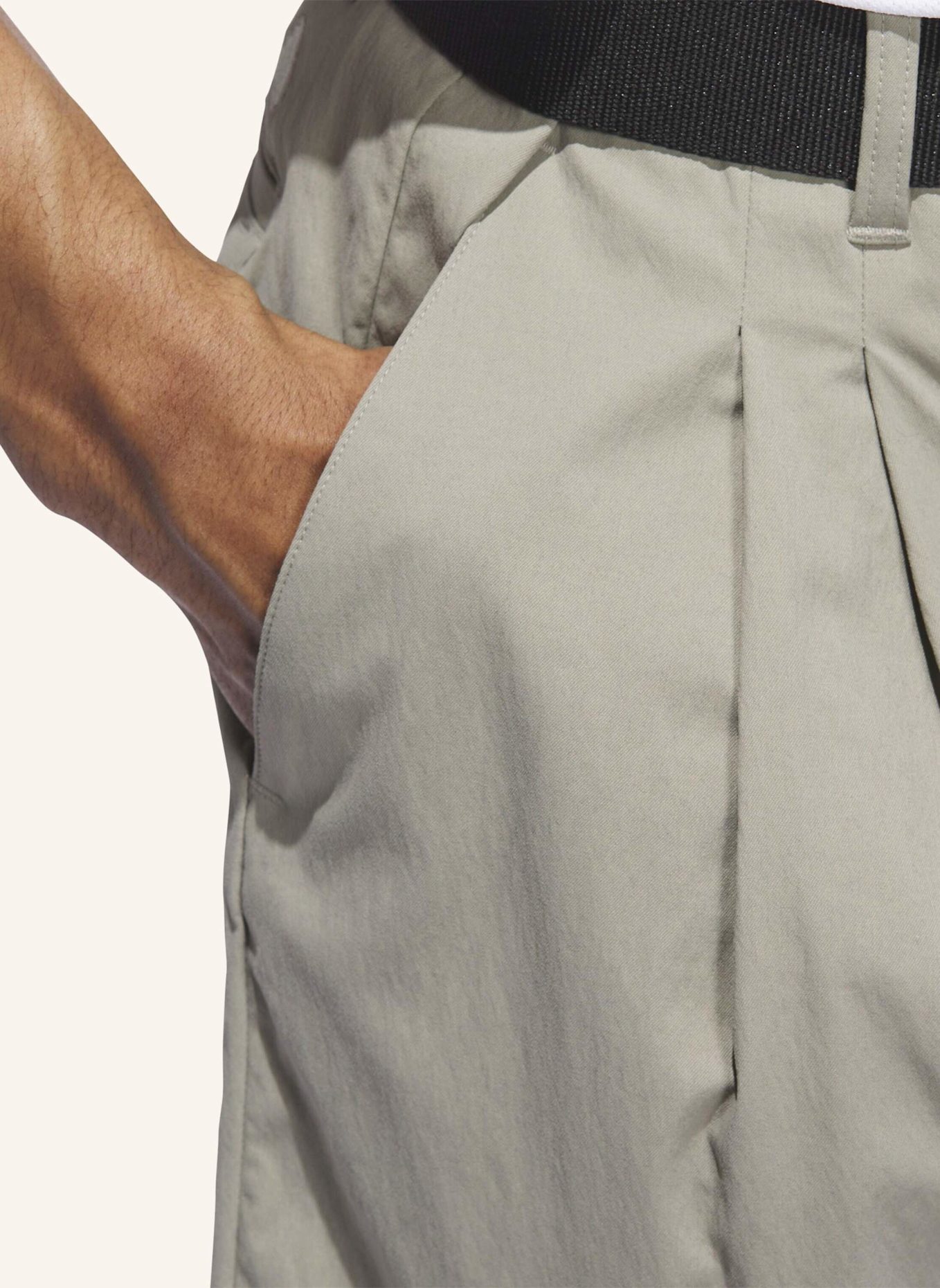 adidas GO-TO PLEATED 7-INCH SHORTS: BEIGE