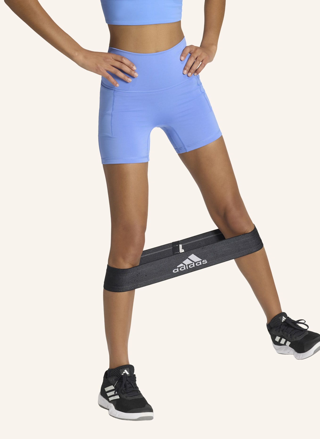 adidas 3-STREIFEN STUDIO ALL ME BOOTY LEGGINGS, KURZ: BLAU
