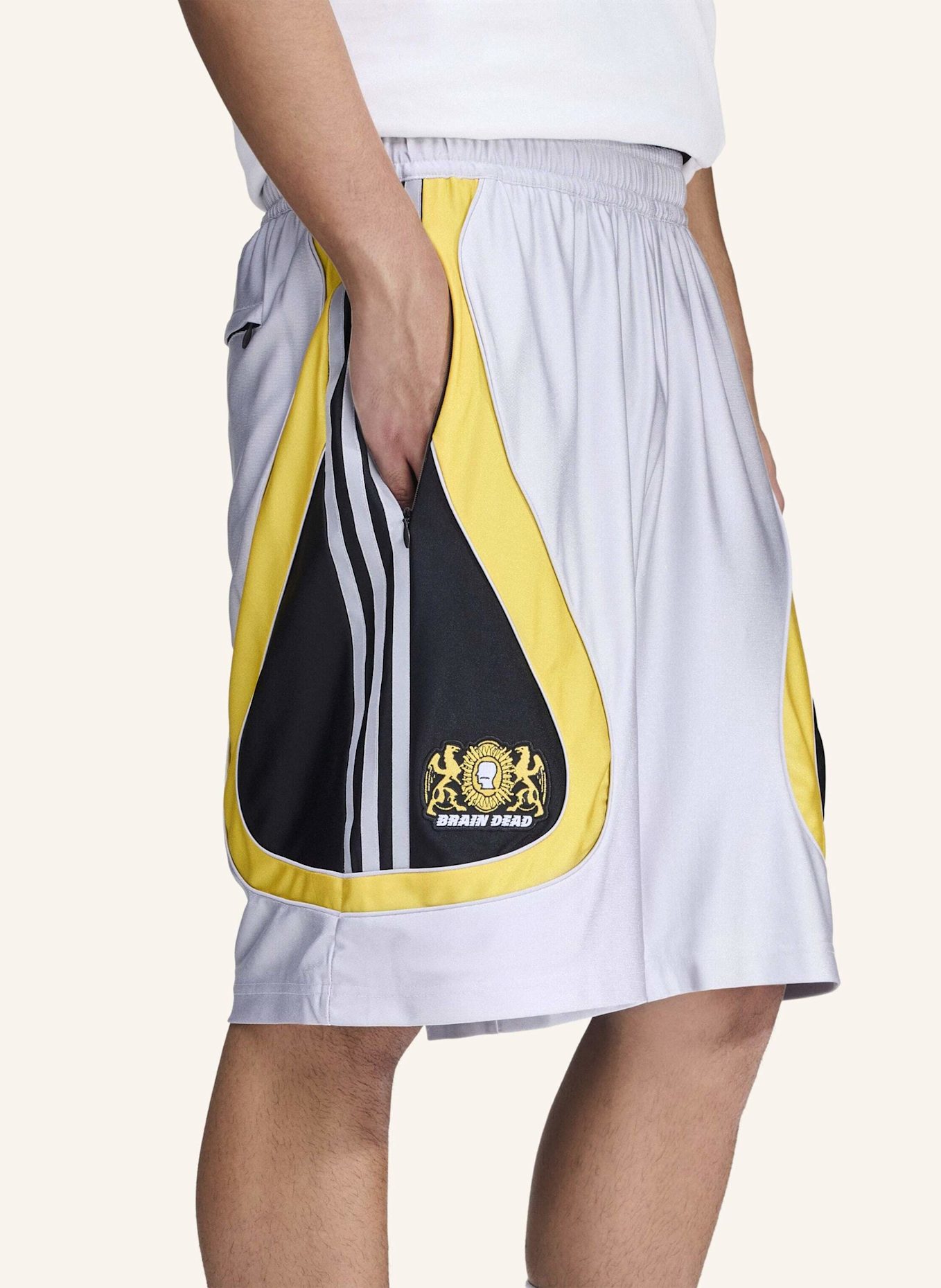 adidas Originals BRAIN DEAD SHORTS: SILBER