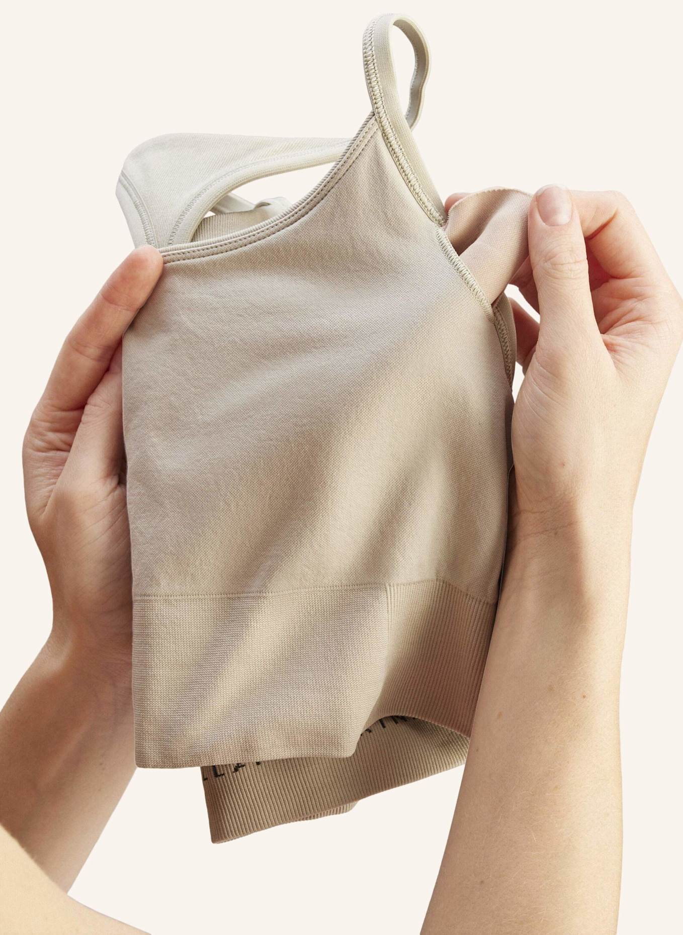 adidas by Stella McCartney ADIDAS BY STELLA MCCARTNEY TRUESTRENGTH SEAMLESS YOGA SPORT-BH: BEIGE