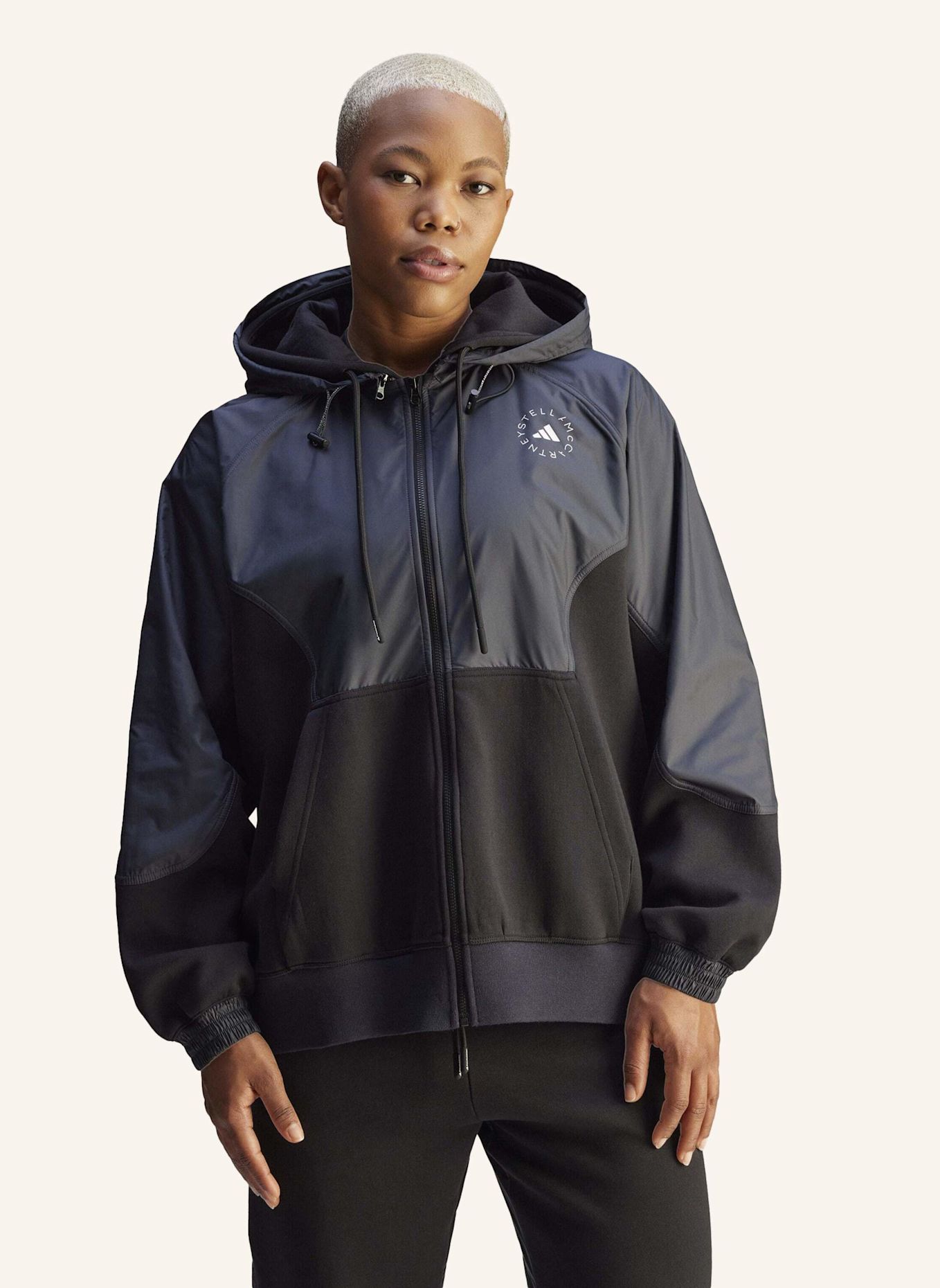 adidas by Stella McCartney ADIDAS BY STELLA MCCARTNEY MATERIAL MIX KAPUZENJACKE: SCHWARZ/ GRAU