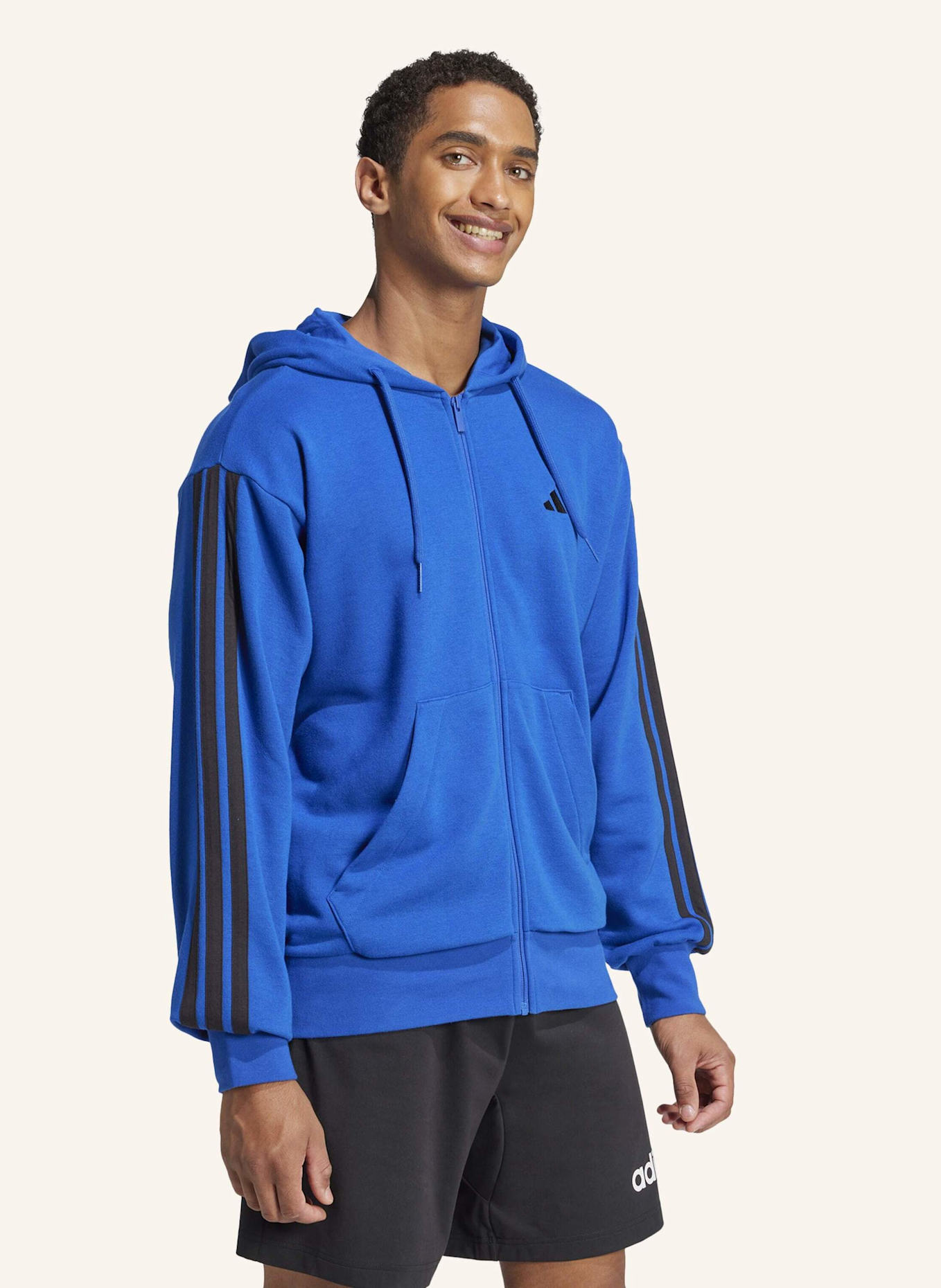 adidas ESSENTIALS 3-STREIFEN FRENCH TERRY KAPUZENJACKE: SCHWARZ