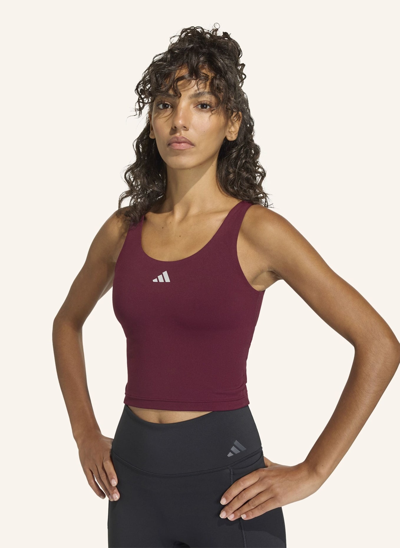 adidas 3-STREIFEN STUDIO ALL ME TANKTOP, LEICHT STÜTZEND: ROT