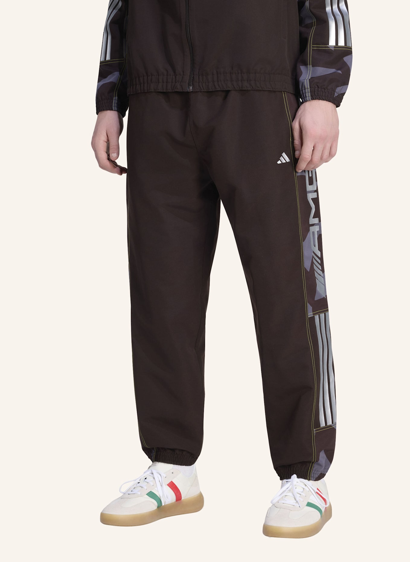 adidas AMG CAMO GEWEBTE TRAININGSHOSE: BRAUN/ GRAU