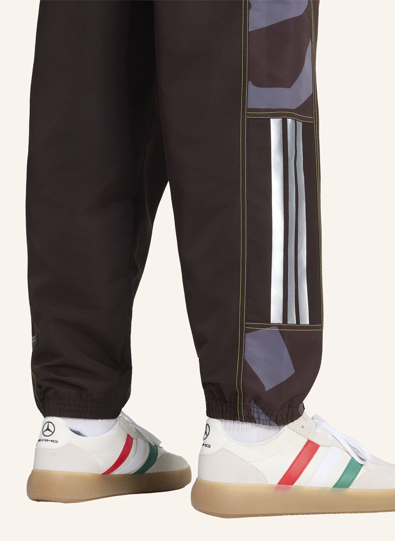 adidas AMG CAMO GEWEBTE TRAININGSHOSE: BRAUN/ GRAU