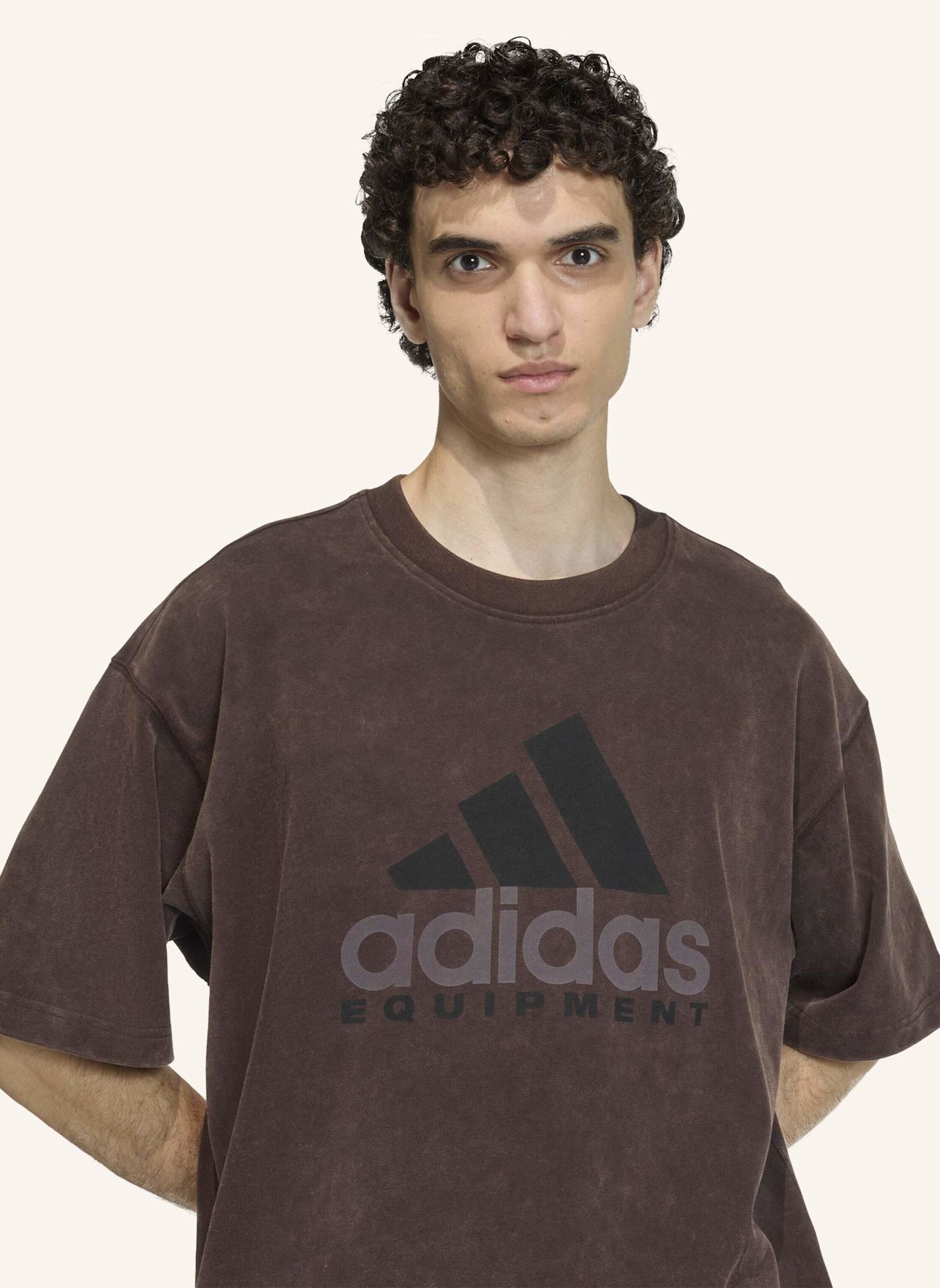 adidas Originals ADIDAS EQUIPMENT T-SHIRT: BRAUN