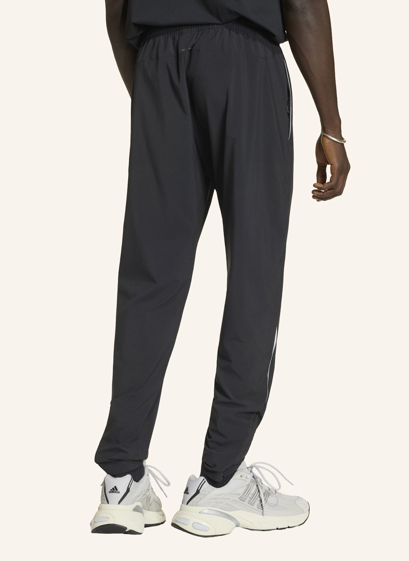 adidas Originals TECH TREFOIL ESSENTIALS WOVEN HOSE: SCHWARZ