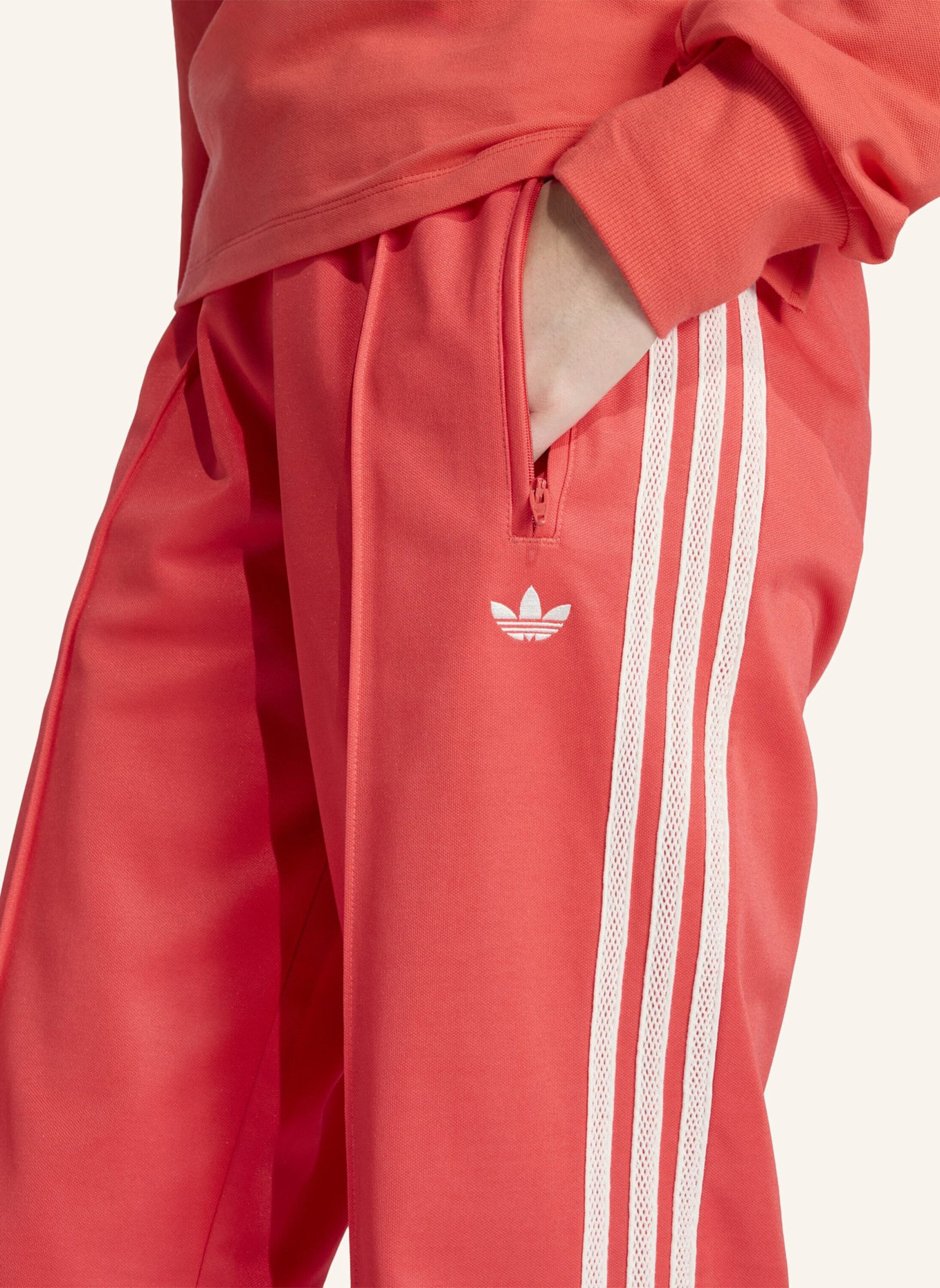 adidas Originals FIREBIRD-TRAININGSHOSE MIT GESTRICKTEN HÄKELDETAILS: ROT