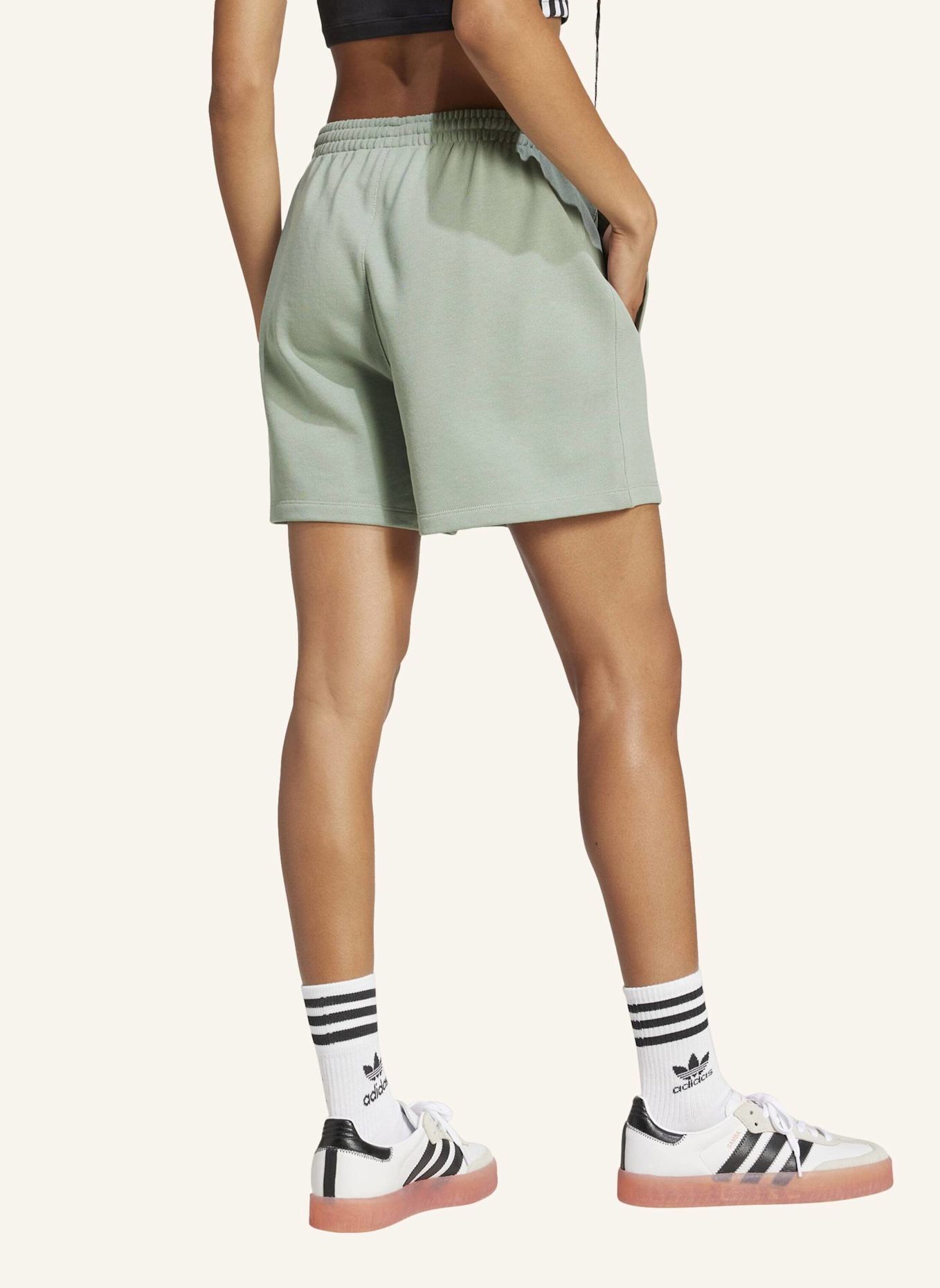 adidas Originals ESSENTIALS FRENCH TERRY SHORTS: GRÜN