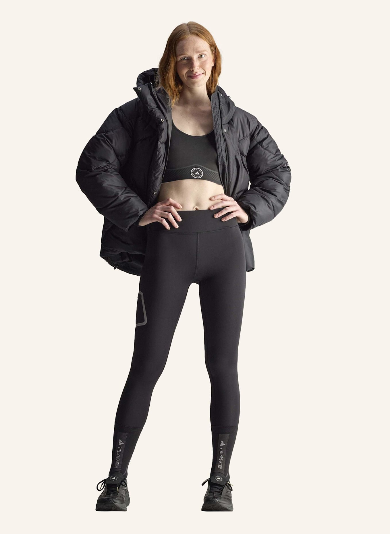 adidas by Stella McCartney ADIDAS BY STELLA MCCARTNEY MID LENGTH PADDED WINTERJACKE: SCHWARZ