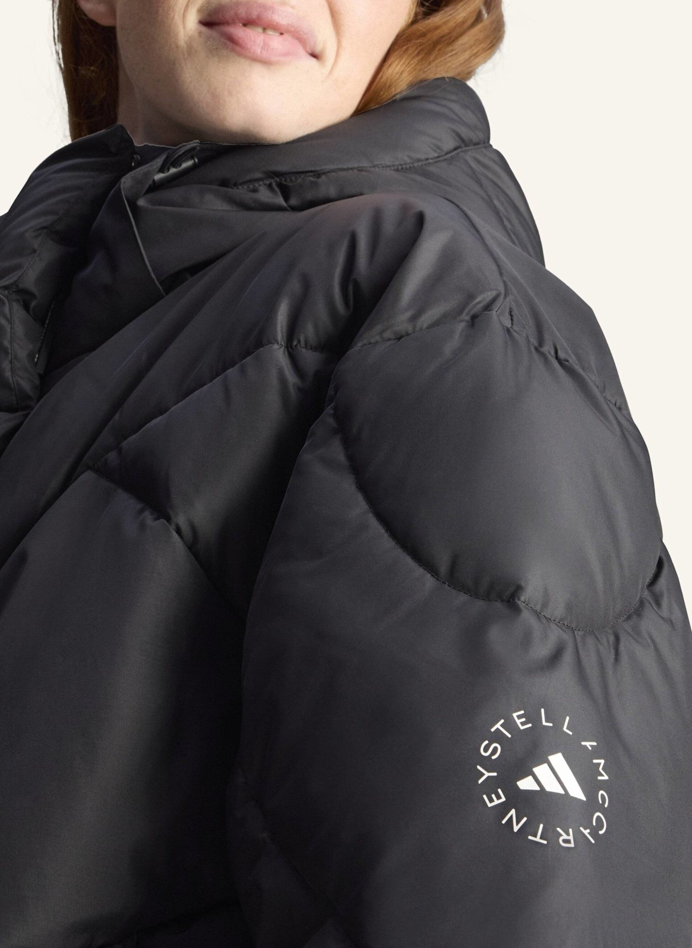 adidas by Stella McCartney ADIDAS BY STELLA MCCARTNEY MID LENGTH PADDED WINTERJACKE: SCHWARZ
