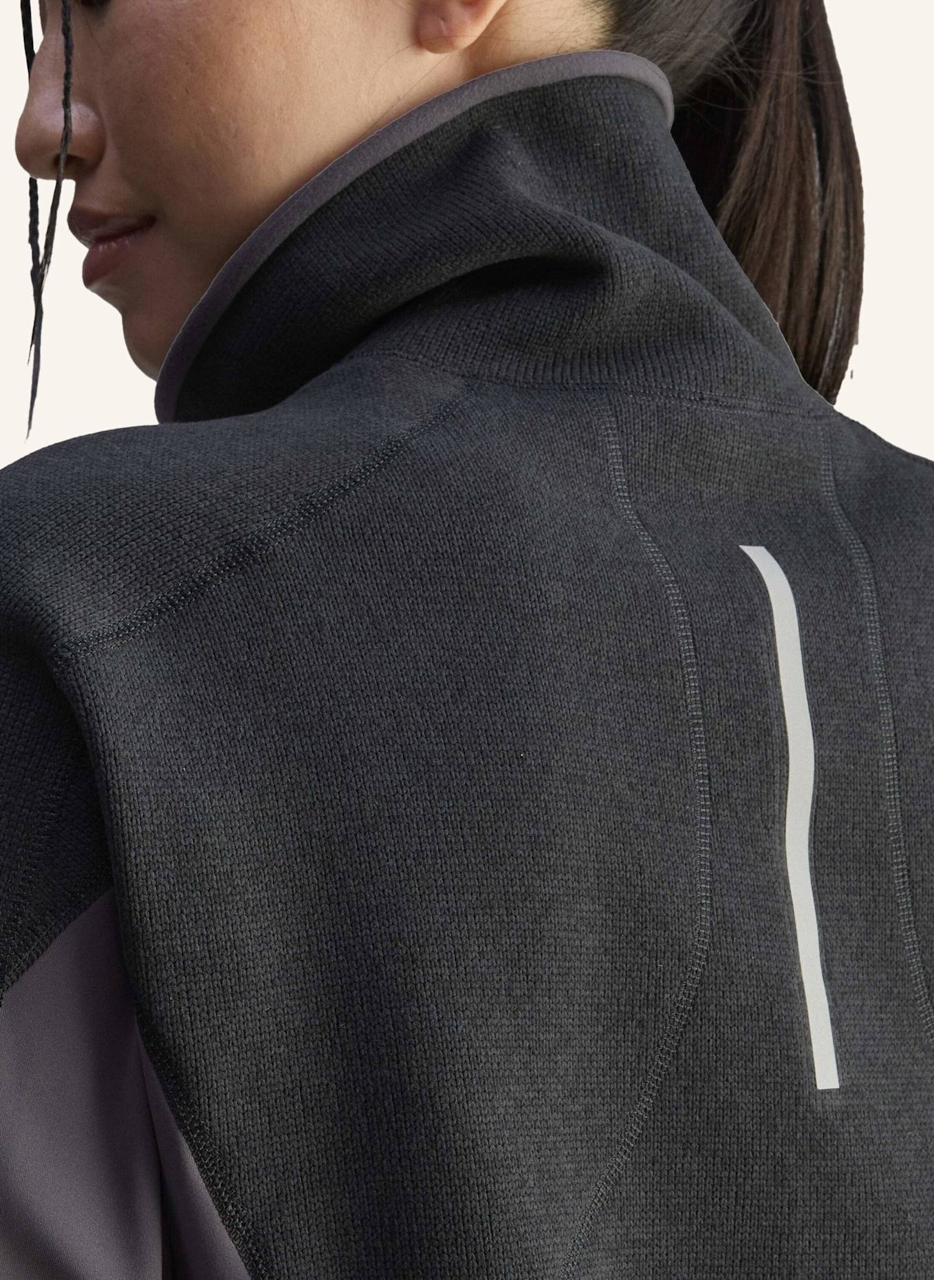 adidas by Stella McCartney ADIDAS BY STELLA MCCARTNEY CLIMAWARM RUNNING FULL-ZIP MIDLAYER: SCHWARZ