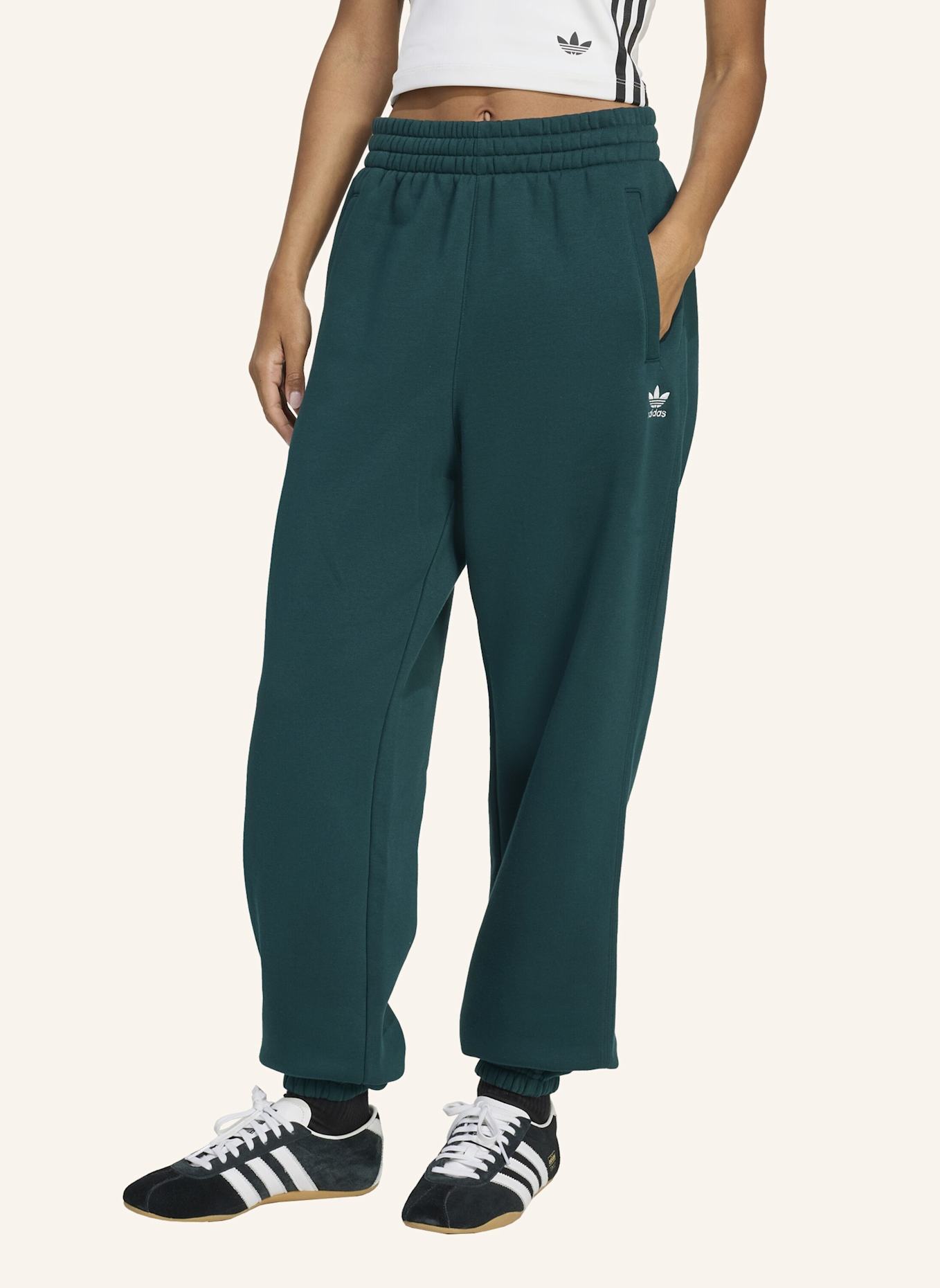 adidas Originals ESSENTIALS LOOSE JOGGINGHOSE: GRÜN
