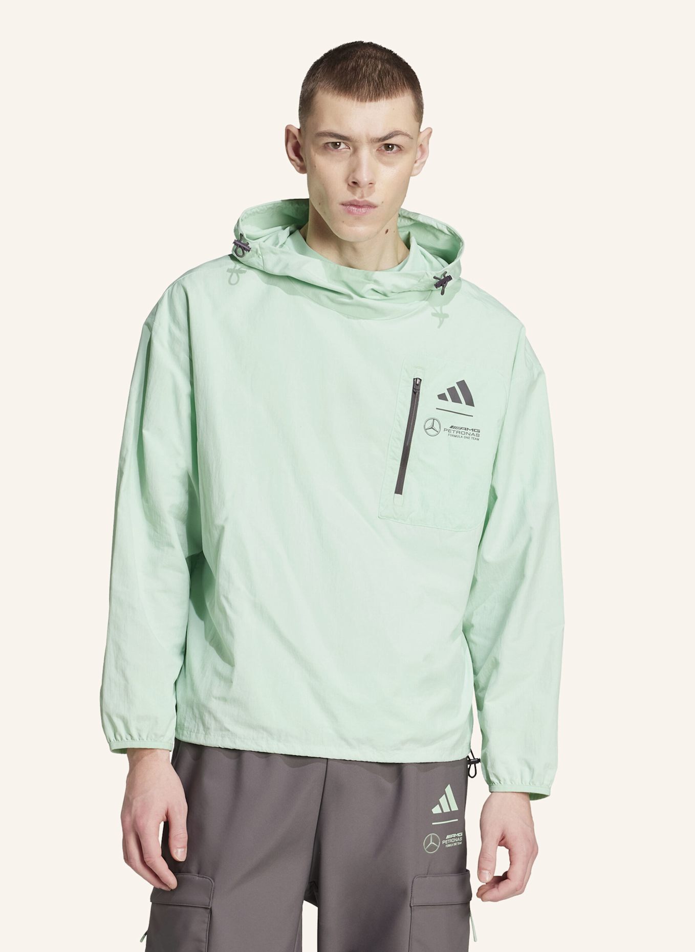 adidas MERCEDES - AMG PETRONAS FORMULA ONE TEAM PREMIUM WOVEN WINDBREAKER: GRÜN/ GRAU