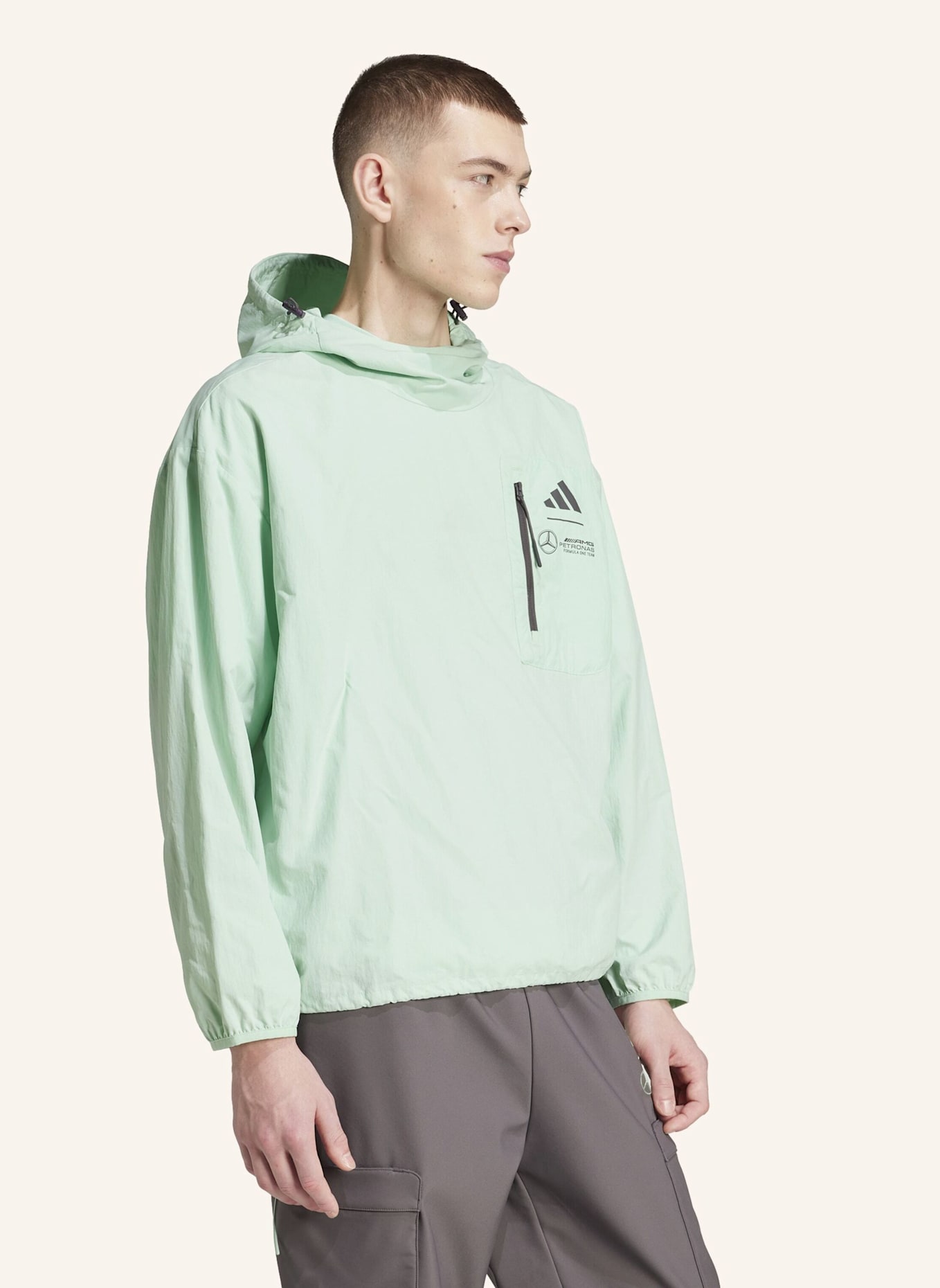 adidas MERCEDES - AMG PETRONAS FORMULA ONE TEAM PREMIUM WOVEN WINDBREAKER: GRÜN/ GRAU