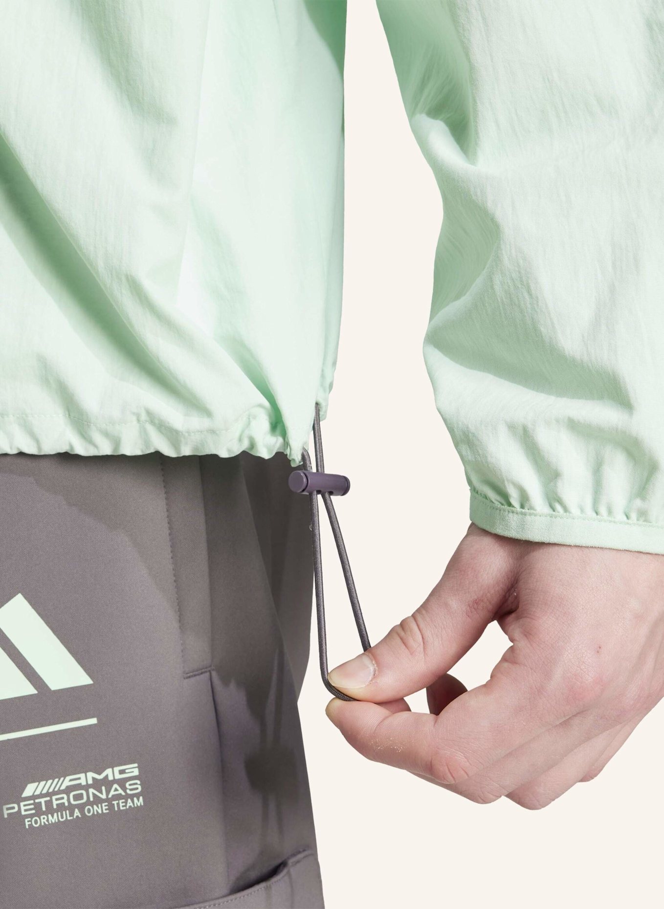 adidas MERCEDES - AMG PETRONAS FORMULA ONE TEAM PREMIUM WOVEN WINDBREAKER: GRÜN/ GRAU