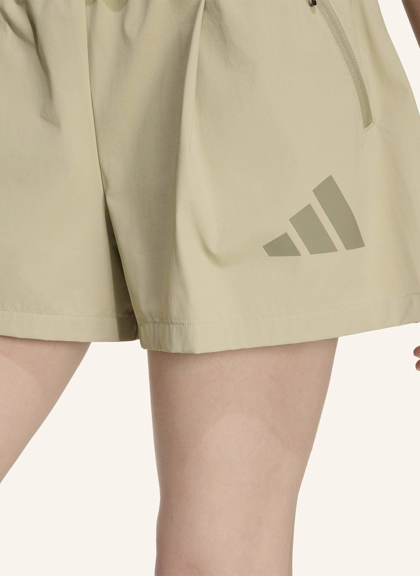 adidas ADIDAS Z.N.E. WOVEN SHORTS: BRAUN