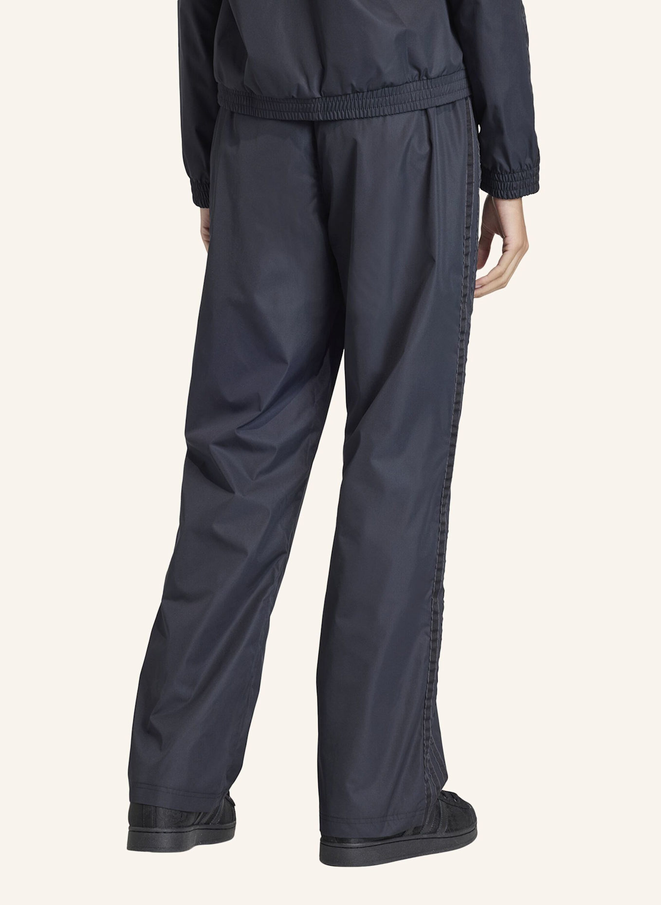 adidas Originals SST TRAININGSHOSE: SCHWARZ