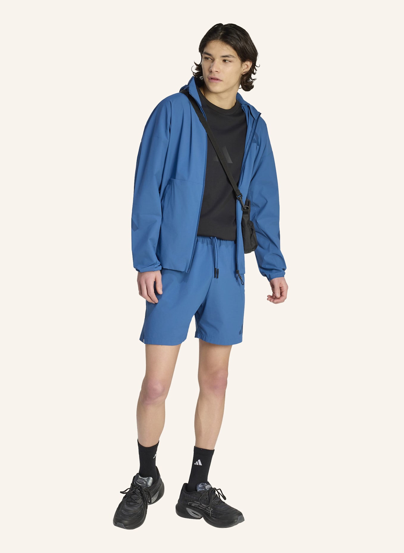 adidas ADIDAS Z.N.E. WOVEN SHORTS: BLAU