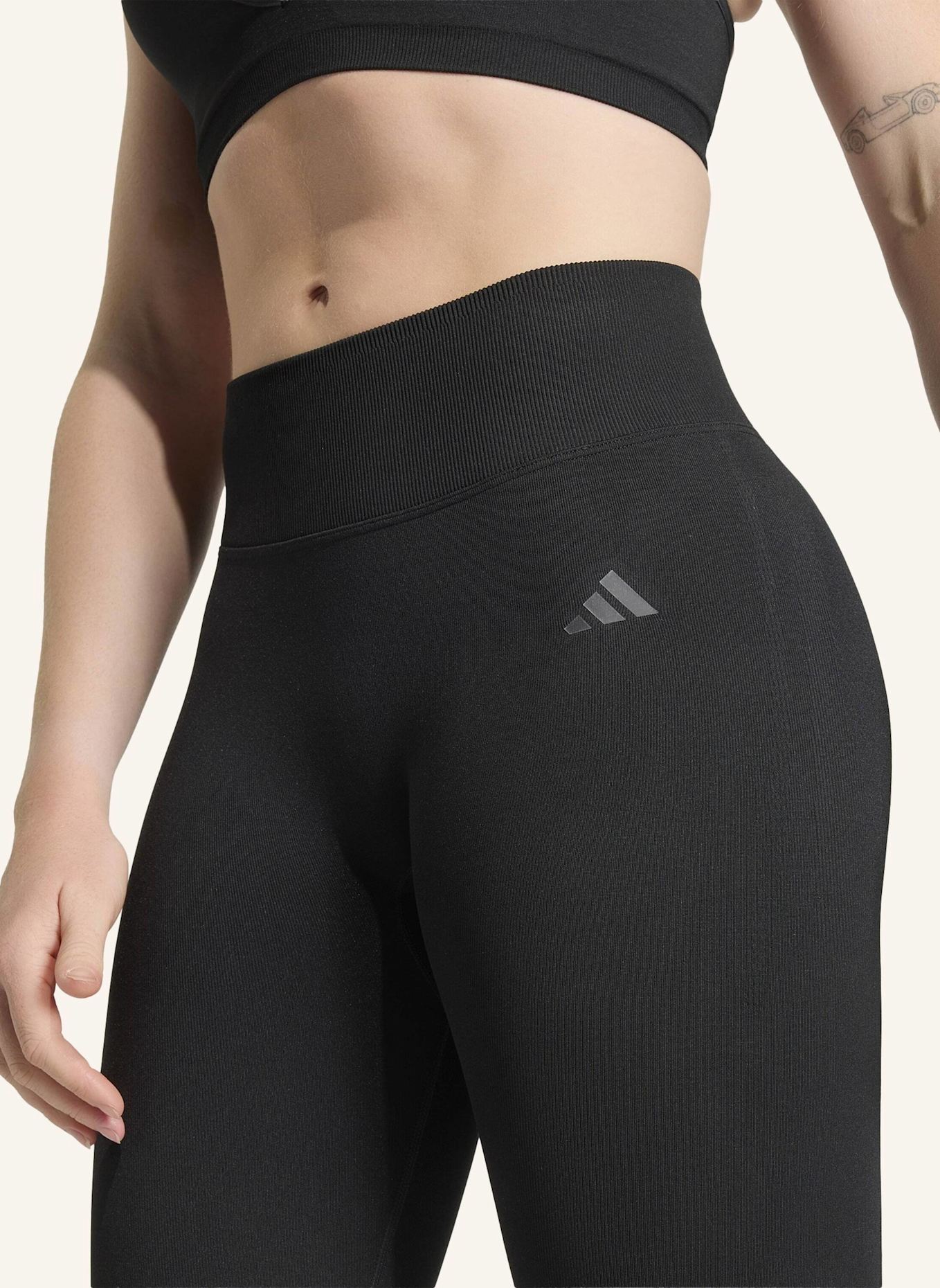 adidas WORKOUT ESSENTIALS KNIT SCRUNCH 7/8 LEGGINGS: SCHWARZ