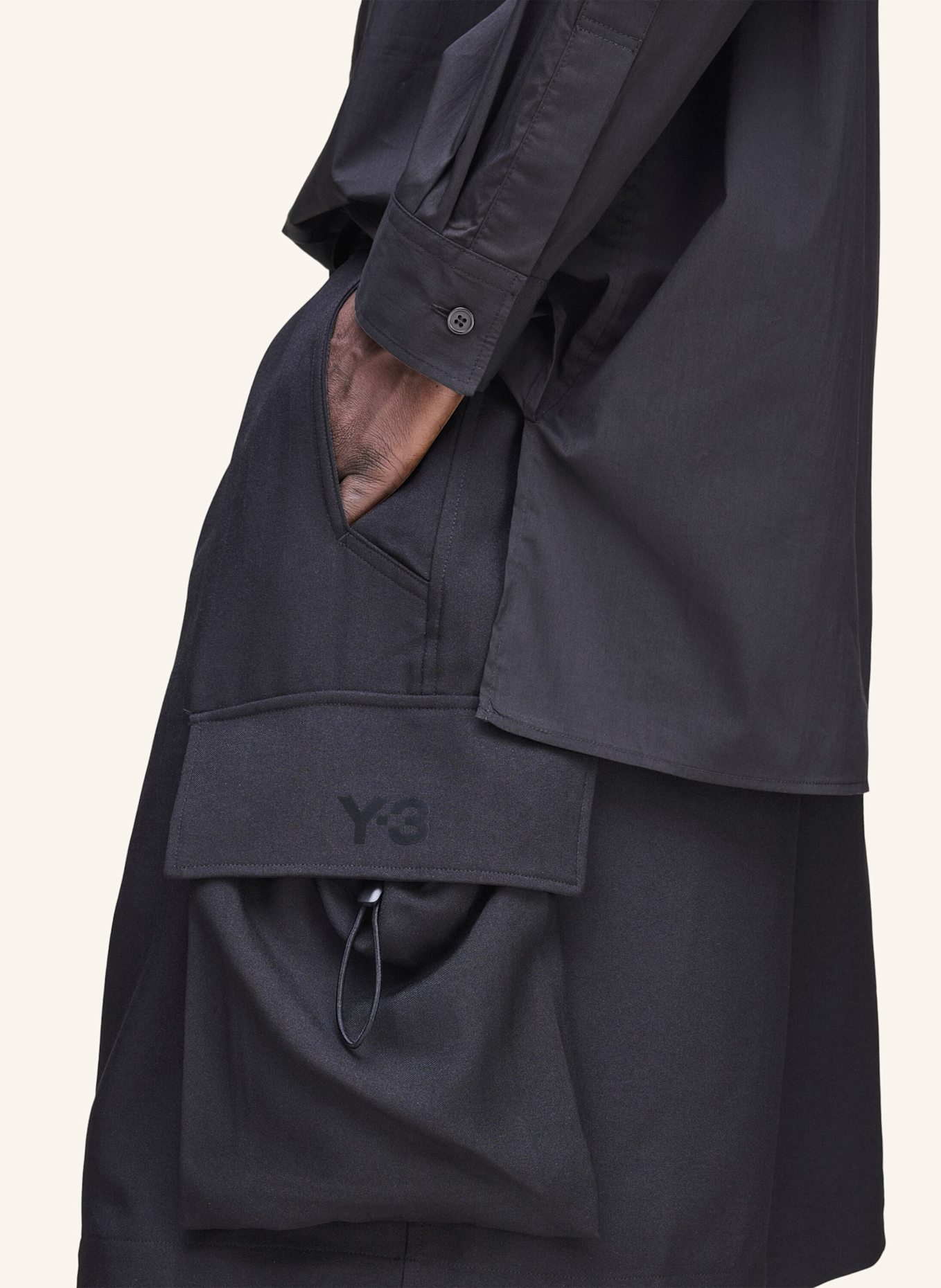 Y-3 Y-3 SPORT UNIFORM CARGO SHORTS: SCHWARZ