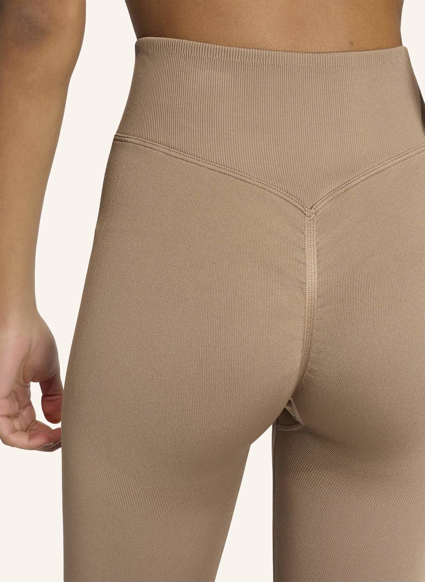 adidas WORKOUT ESSENTIALS KNIT SCRUNCH 7/8 LEGGINGS: BRAUN