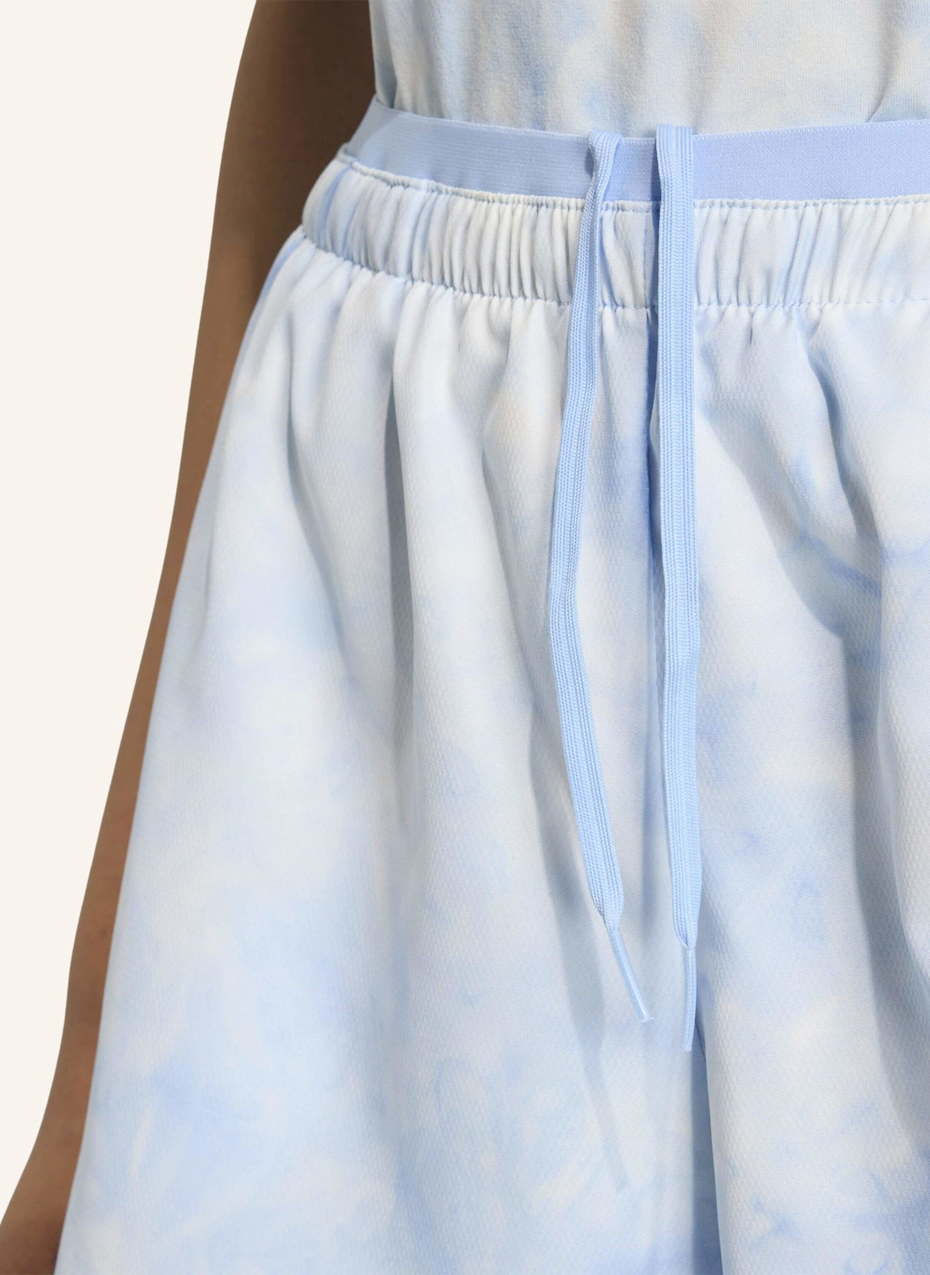 adidas TERREX TERREX MULTI SPRAY DYE CLIMA365 SHORTS: WEISS