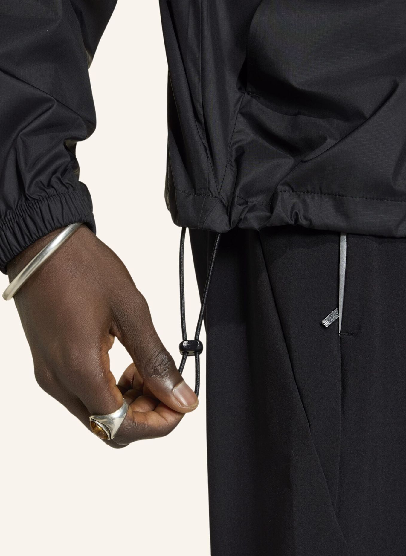 adidas Originals TECH TREFOIL ESSENTIALS WINDBREAKER: SCHWARZ