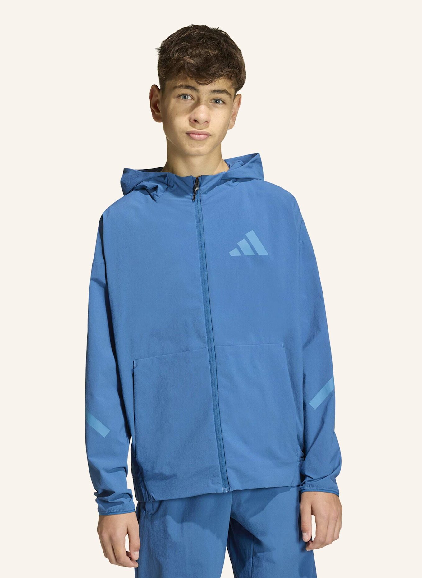 adidas ADIDAS Z.N.E. GEWEBTE TRAVEL COVER UP TRAININGSJACKE: BLAU